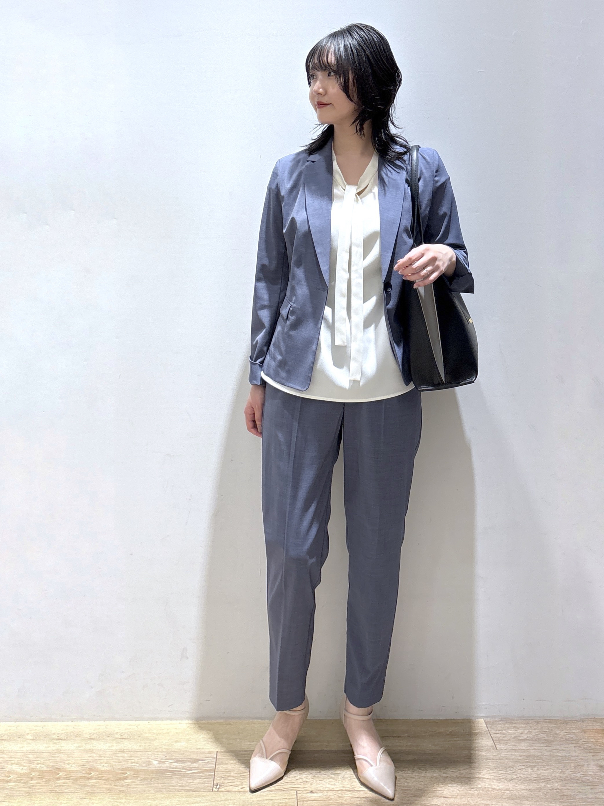 mizukiさんの「index｜【接触冷感／防シワ】ペプラムボウタイブラウス《洗濯機OK／ストレッチ》」を使ったコーディネート