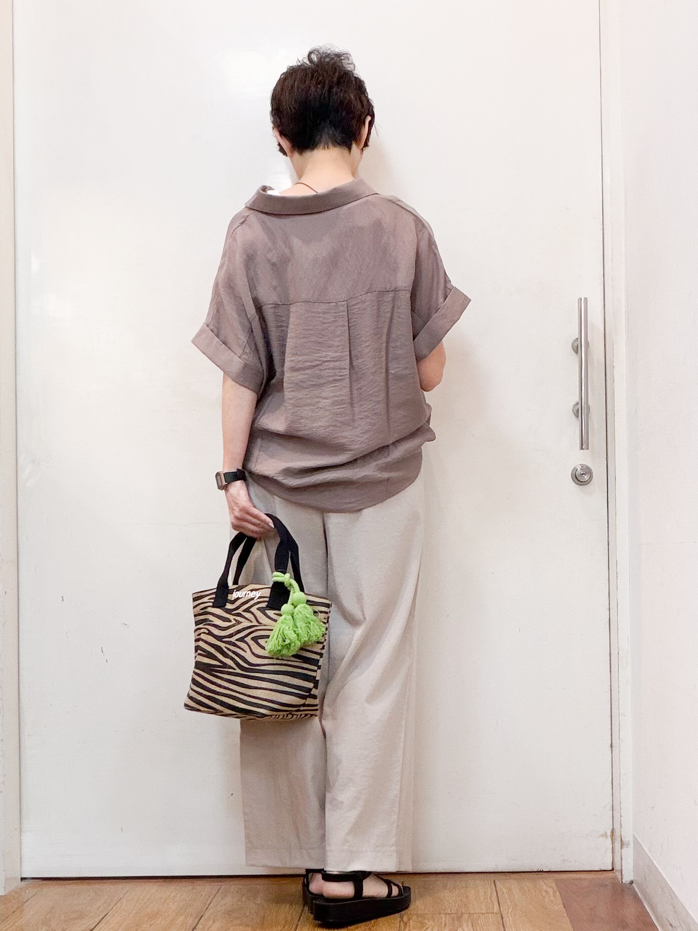 みぃさんの「SHOO･LA･RUE｜【ひんやり/S-LL/洗濯機可】インせず着られる 裾タック スキッパーシャツ」を使ったコーディネート