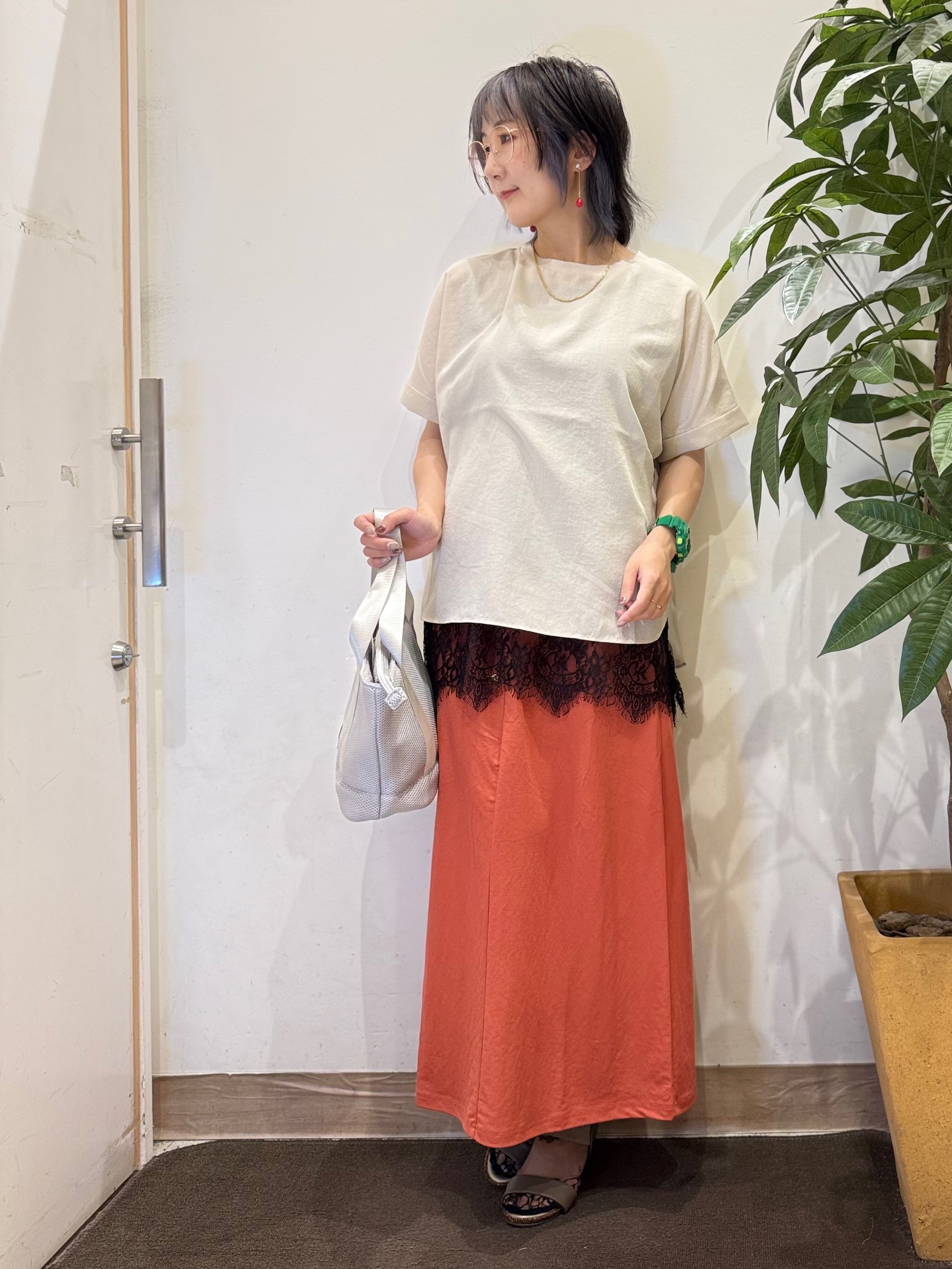 misakiさんの「SHOO･LA･RUE｜【ひんやり/着丈選べる/体型カバー】洗濯後しわになりにくい さらさらドルマンブラウス」を使ったコーディネート