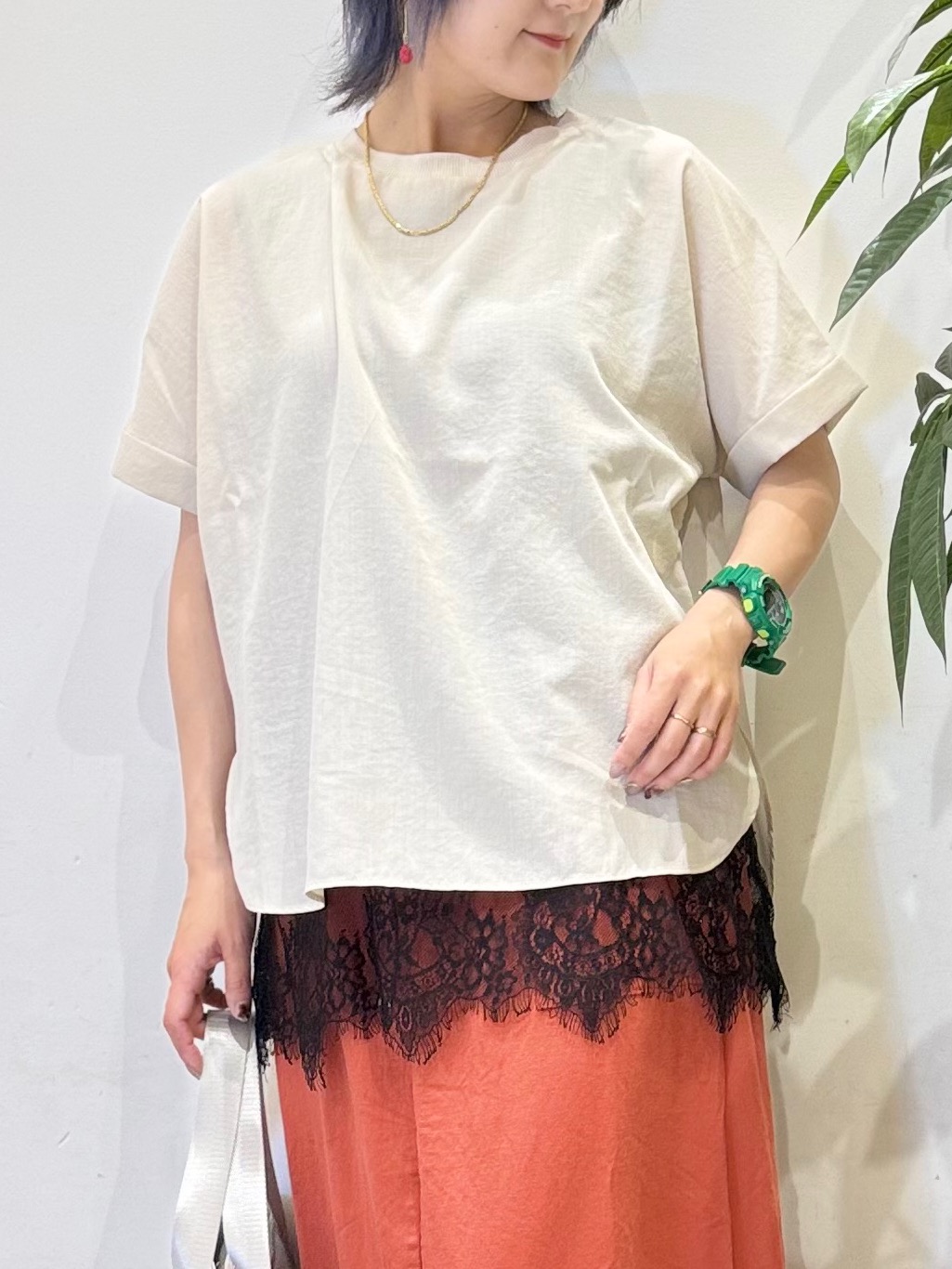 misakiさんの「SHOO･LA･RUE｜【ひんやり/着丈選べる/体型カバー】洗濯後しわになりにくい さらさらドルマンブラウス」を使ったコーディネート