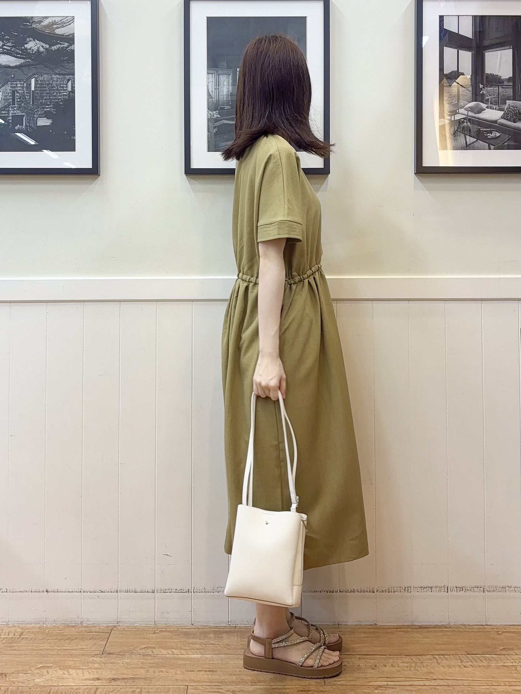 えぬさんの「SHOO･LA･RUE｜【洗濯機可/体型カバー】ウエストシャーリングでお腹周りが気にならない 麻調スキッパー脇リボンワンピー」を使ったコーディネート