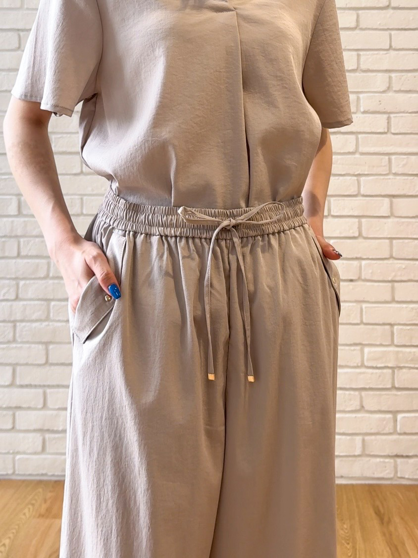 𝐜𝐡𝐢𝐤𝐚さんの「SHOO･LA･RUE｜【S-LL/洗濯機可】軽凛(かろりん)ひんやり スキッパー裾レースブラウス」を使ったコーディネート