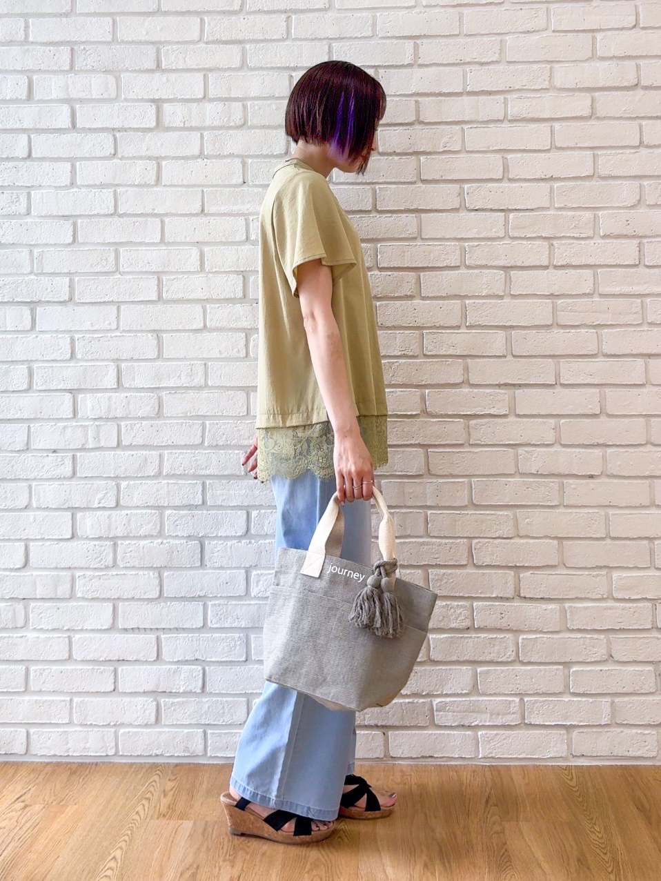 𝐜𝐡𝐢𝐤𝐚さんの「SHOO･LA･RUE｜【S-LL/洗濯機可】軽凛(かろりん)ひんやり スキッパー裾レースブラウス」を使ったコーディネート
