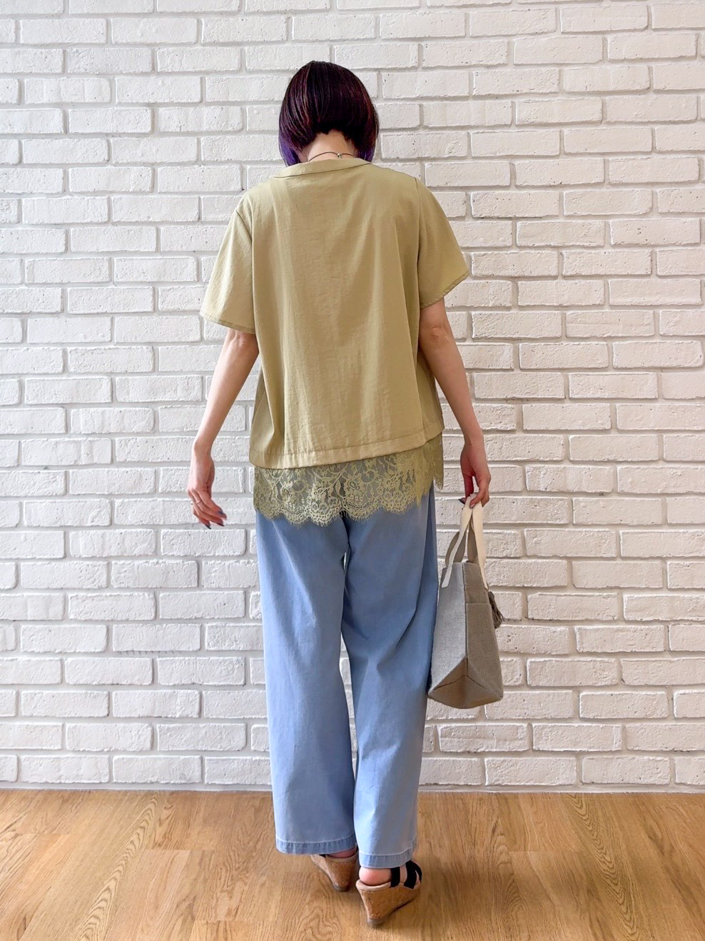 𝐜𝐡𝐢𝐤𝐚さんの「SHOO･LA･RUE｜【S-LL/洗濯機可】軽凛(かろりん)ひんやり スキッパー裾レースブラウス」を使ったコーディネート