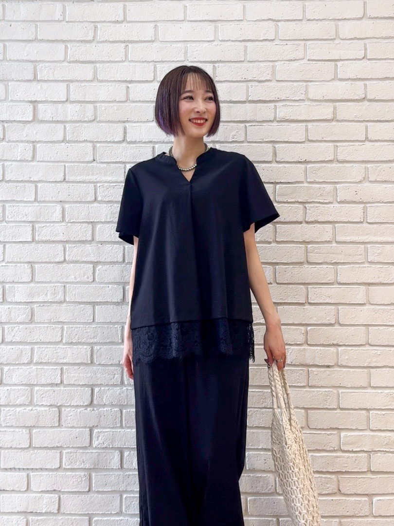 𝐜𝐡𝐢𝐤𝐚さんの「SHOO･LA･RUE｜【S-LL/洗濯機可】軽凛(かろりん)ひんやり スキッパー裾レースブラウス」を使ったコーディネート
