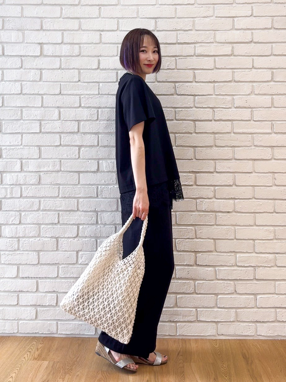 𝐜𝐡𝐢𝐤𝐚さんの「SHOO･LA･RUE｜【S-LL/洗濯機可】軽凛(かろりん)ひんやり スキッパー裾レースブラウス」を使ったコーディネート
