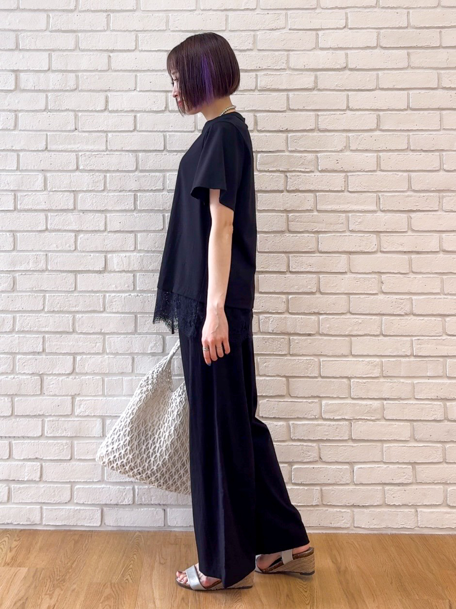 𝐜𝐡𝐢𝐤𝐚さんの「SHOO･LA･RUE｜【S-LL/洗濯機可】軽凛(かろりん)ひんやり スキッパー裾レースブラウス」を使ったコーディネート