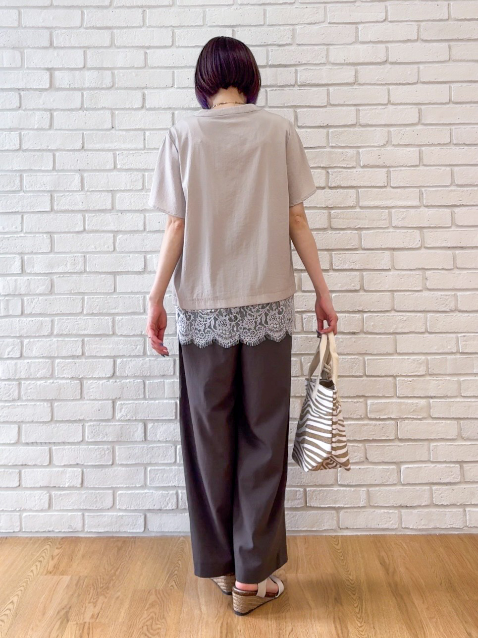 𝐜𝐡𝐢𝐤𝐚さんの「SHOO･LA･RUE｜【S-LL/洗濯機可】軽凛(かろりん)ひんやり スキッパー裾レースブラウス」を使ったコーディネート