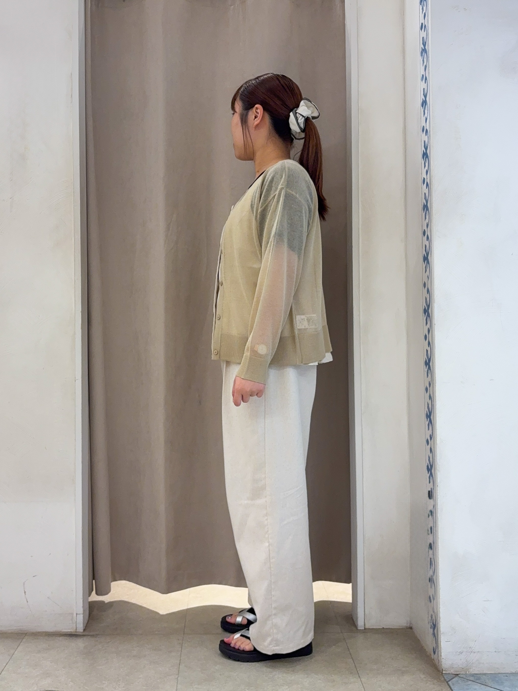 SO(R)Aさんの「SHOO･LA･RUE｜【さらり快適/洗濯機可/S-LL】シアーラメカーディガン」を使ったコーディネート