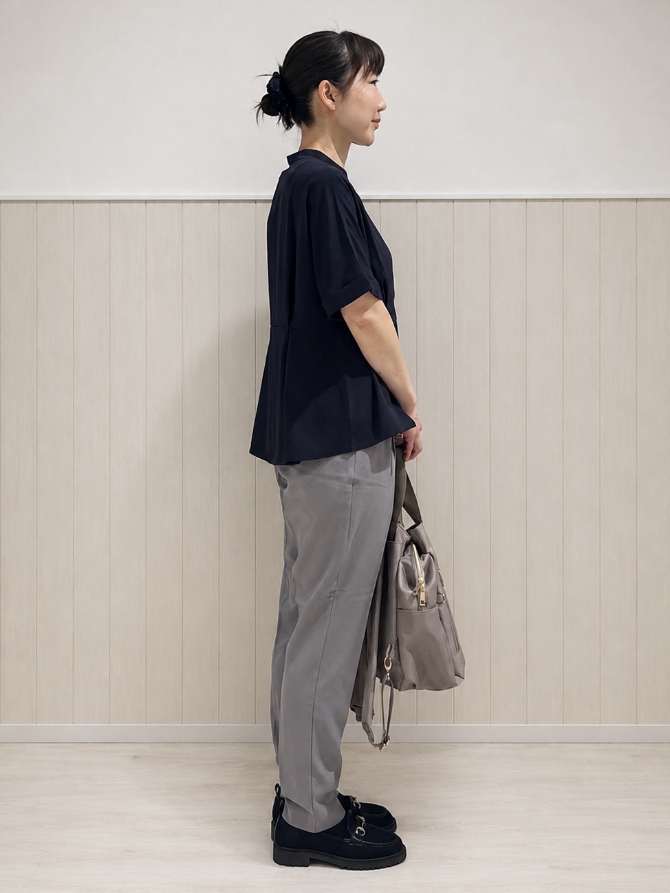 まつみさんの「SHOO･LA･RUE｜【ひんやり/UV/通勤】洗濯後しわになりにくい インしない ウエストタックペプラムブラウス」を使ったコーディネート