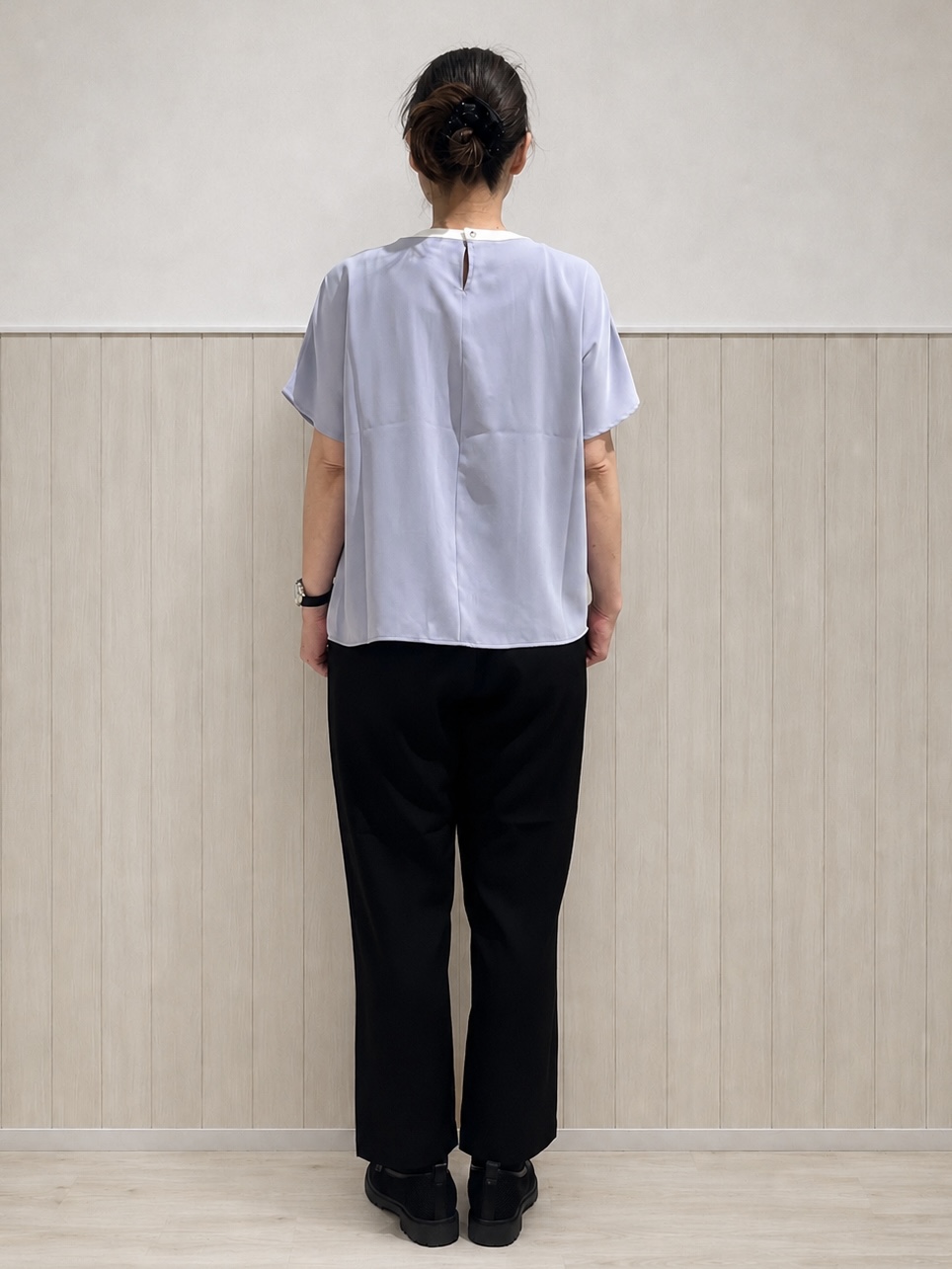 まつみさんの「SHOO･LA･RUE｜【ひんやり/洗濯機可/S-LL】オンにもオフにも マルチに使えるボタンレスカーディガン」を使ったコーディネート