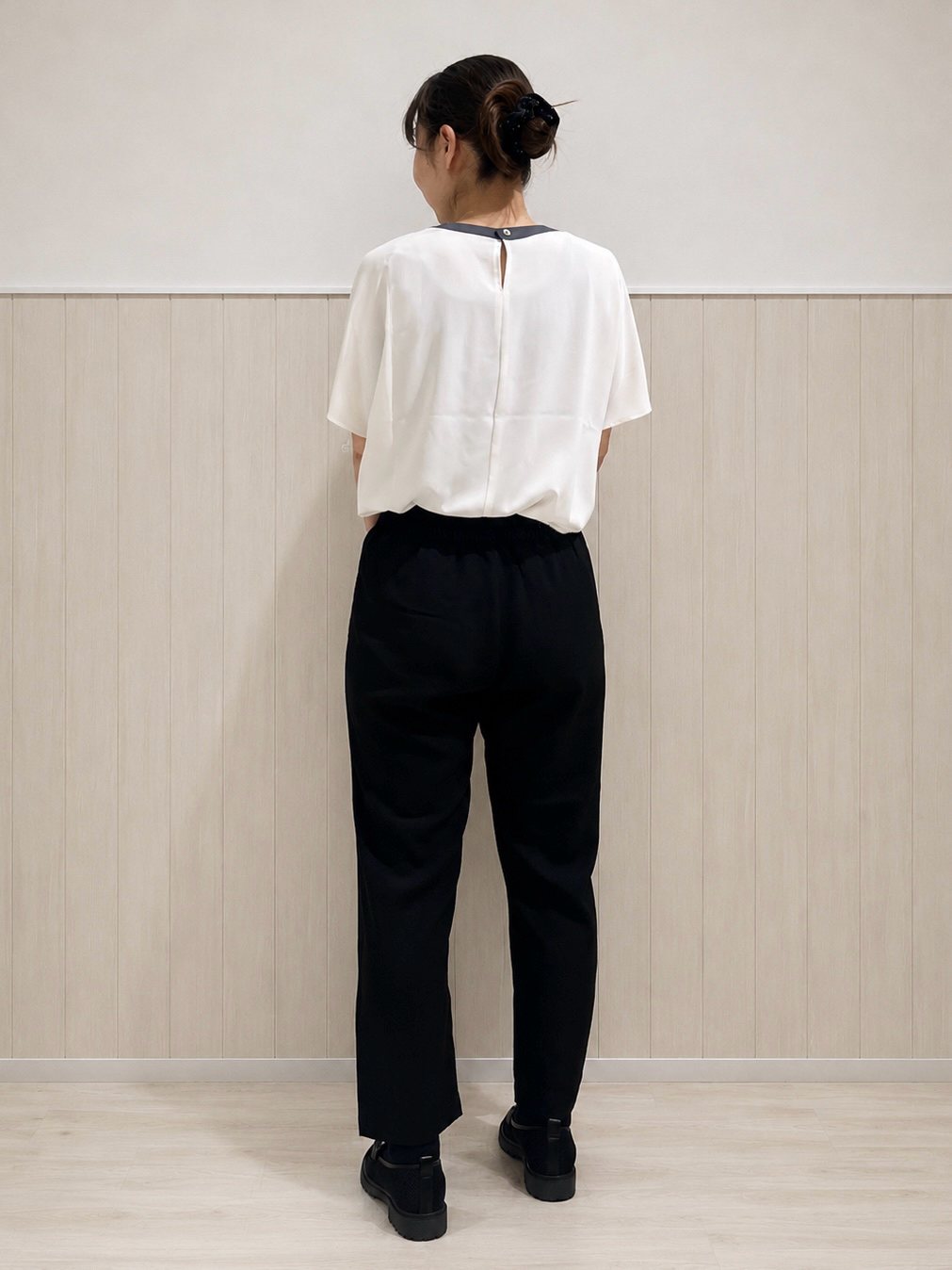 まつみさんの「SHOO･LA･RUE｜【ひんやり/UV/通勤】洗濯後しわになりにくい 上品配色ブラウス」を使ったコーディネート
