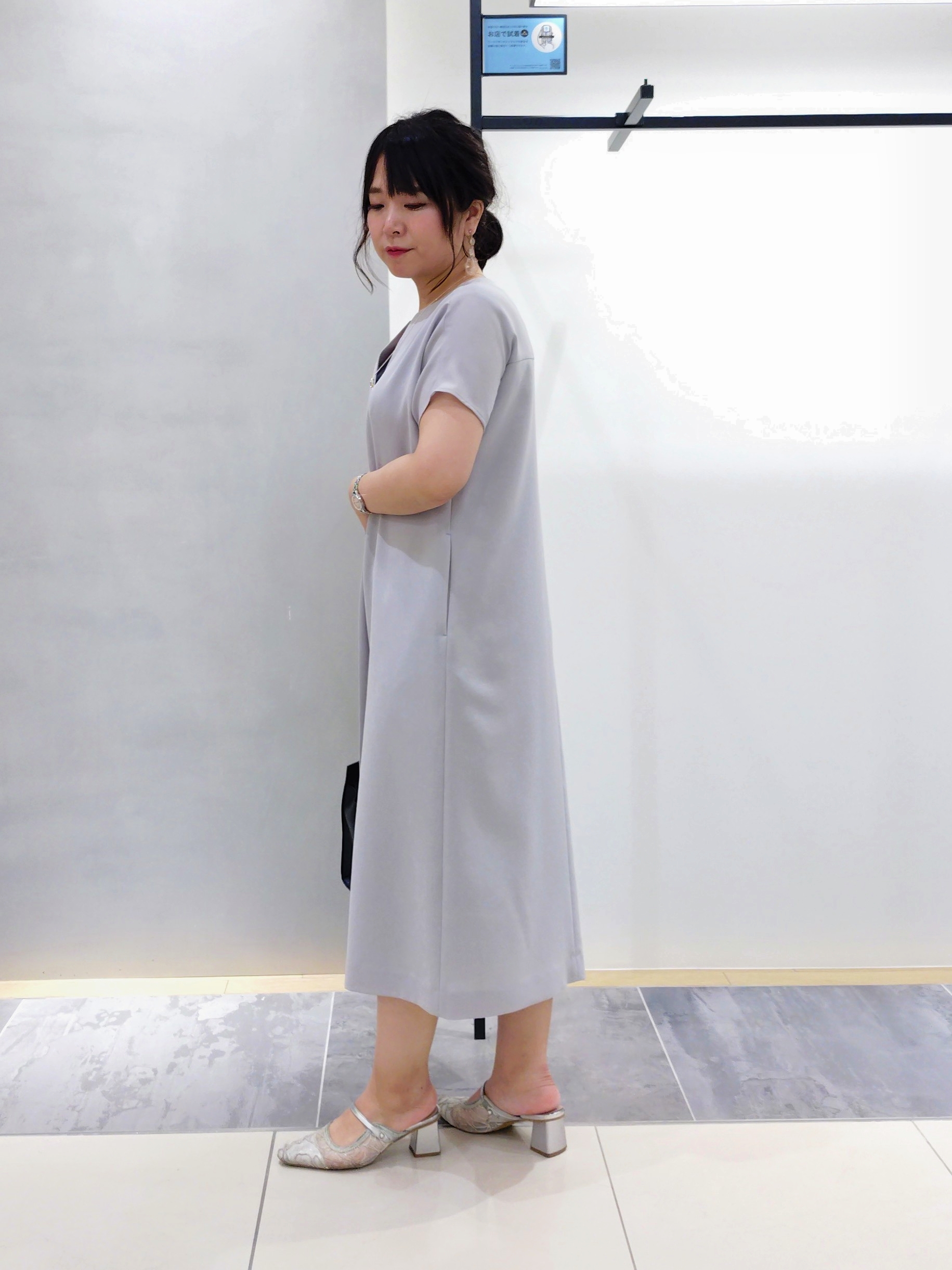 TOMOMIさんの「INDIVI｜【さらに軽く軽快！／着る日傘】ノーカラージャケット」を使ったコーディネート