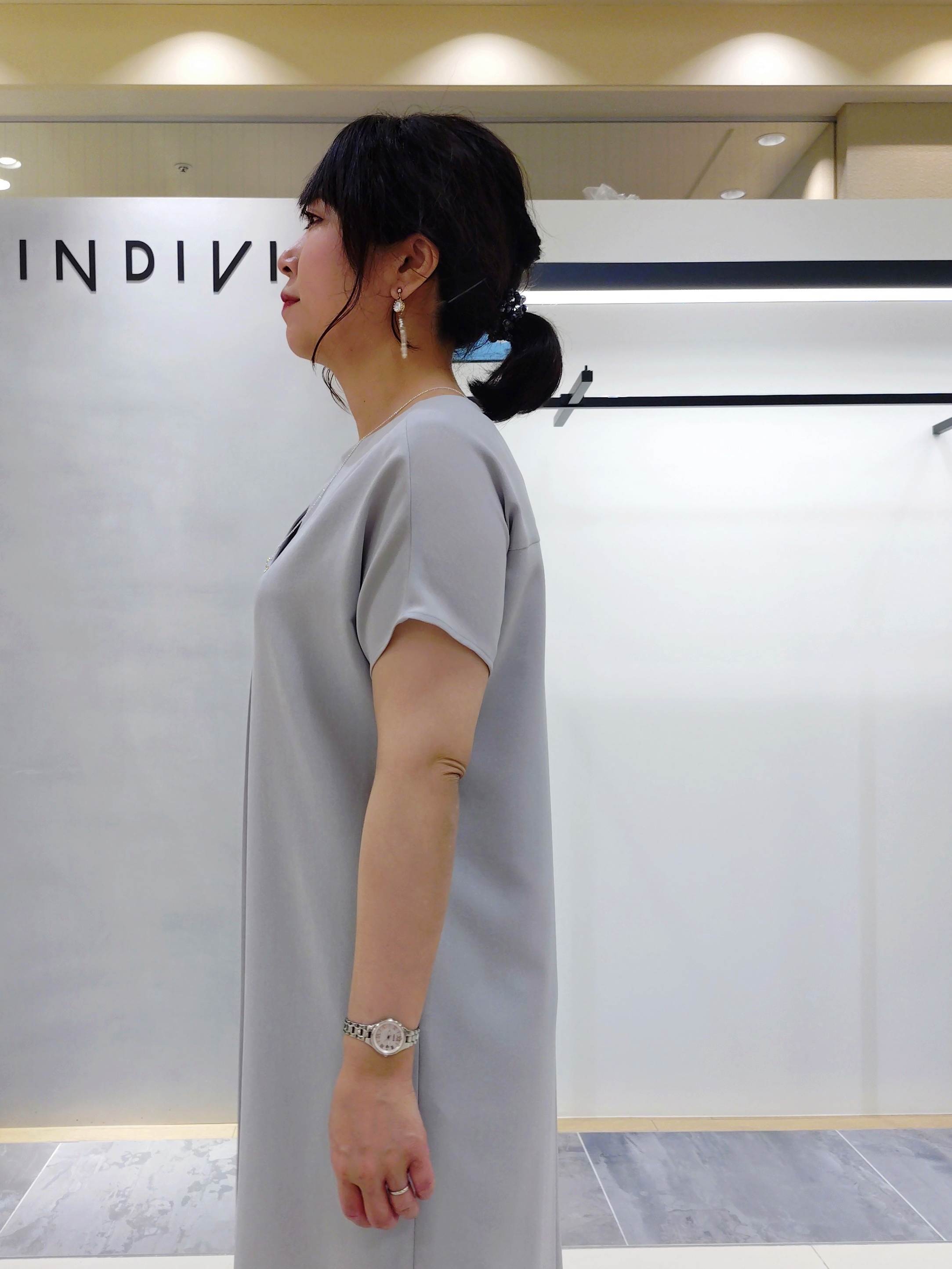 TOMOMIさんの「INDIVI｜【さらに軽く軽快！／着る日傘】ノーカラージャケット」を使ったコーディネート