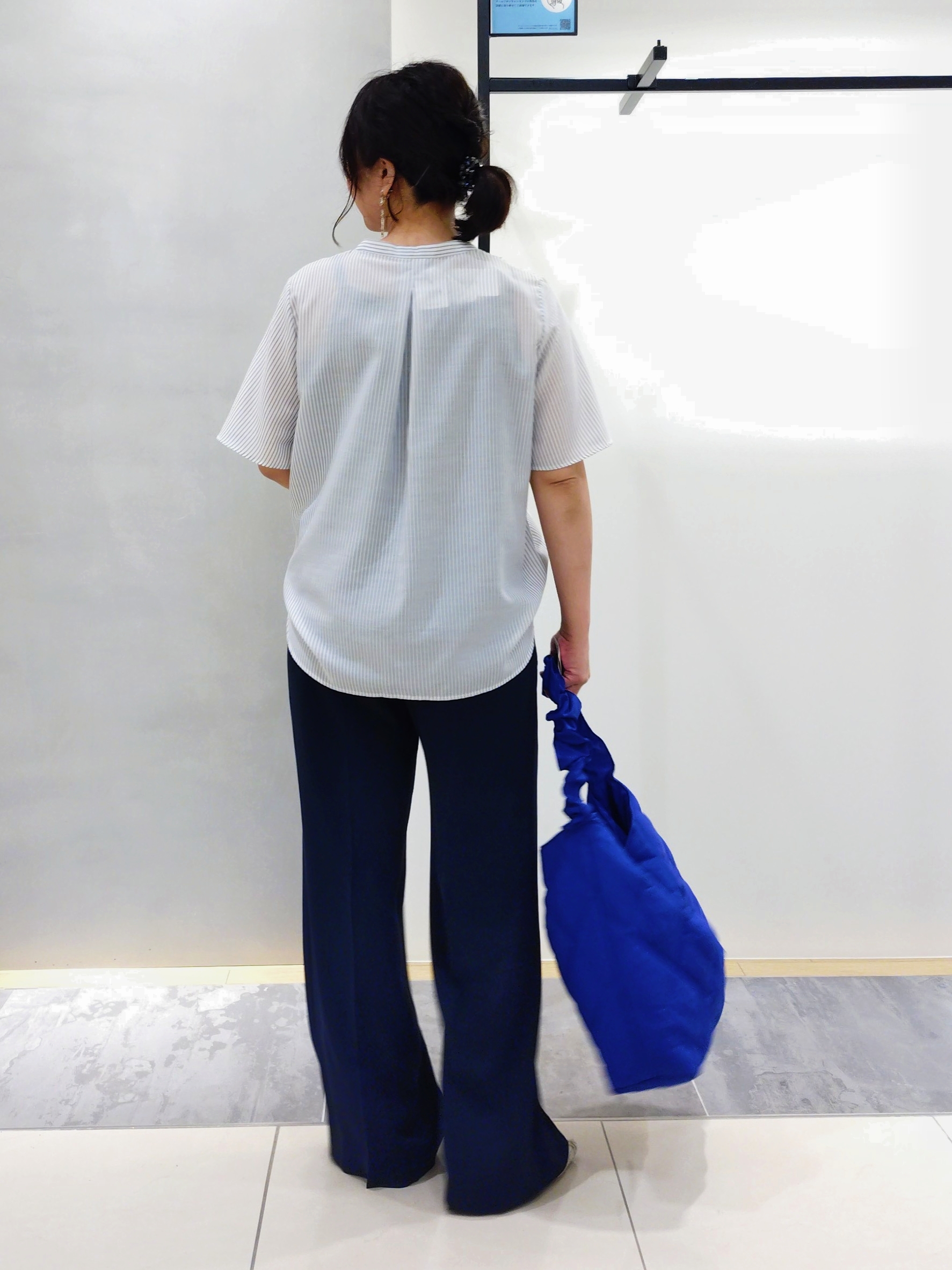 TOMOMIさんの「INDIVI｜【洗える／UVケア／SETUP可】着る日傘ワイドパンツ」を使ったコーディネート