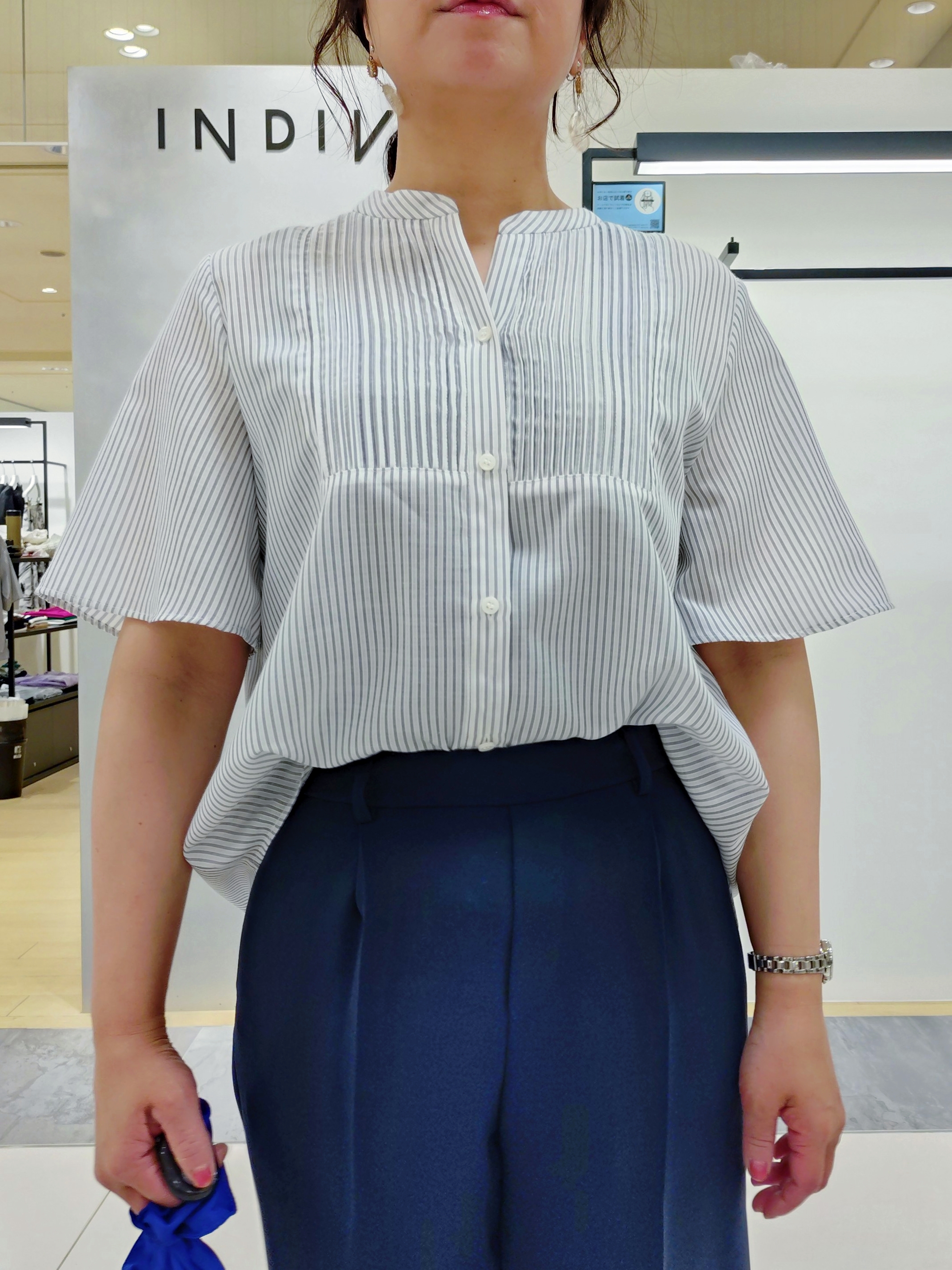 TOMOMIさんの「INDIVI｜【洗える／UVケア／SETUP可】着る日傘ワイドパンツ」を使ったコーディネート