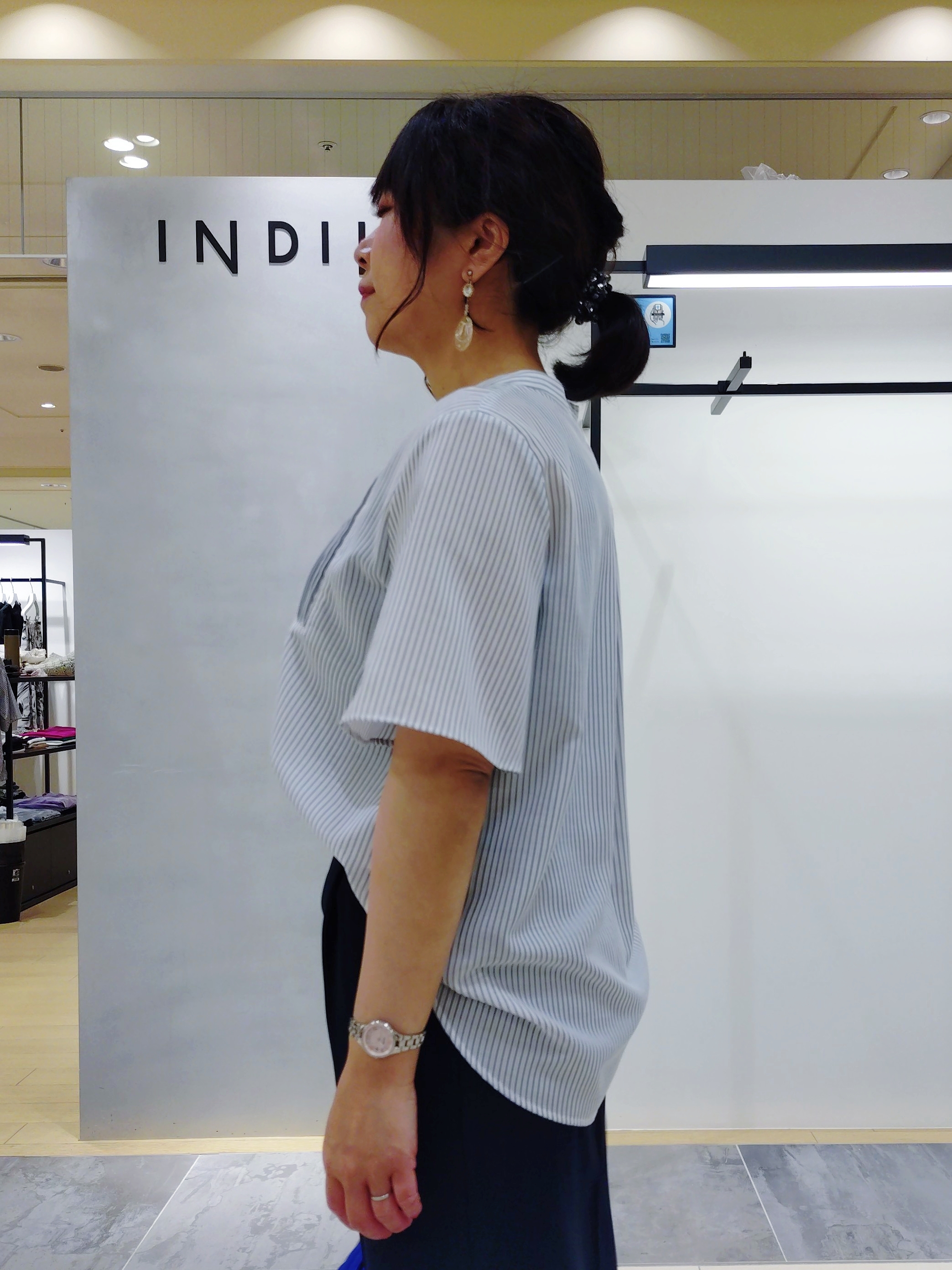 TOMOMIさんの「INDIVI｜【洗える／UVケア／SETUP可】着る日傘ワイドパンツ」を使ったコーディネート