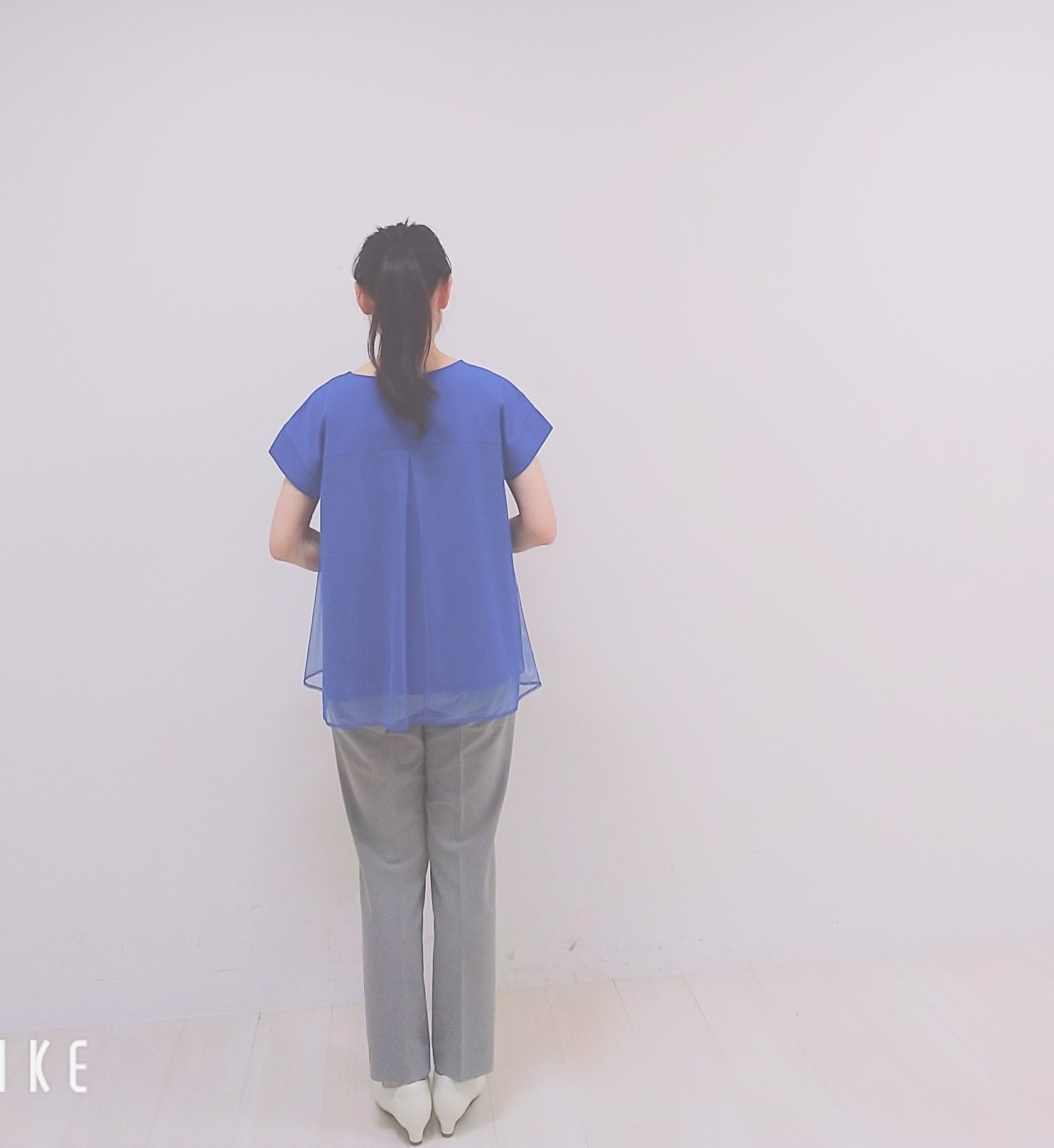 SANAさんの「Reflect｜オフボディVネックニットカーディガン」を使ったコーディネート