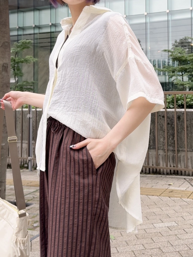 𝐜𝐡𝐢𝐤𝐚さんの「SHOO･LA･RUE｜ヒップがすっぽり隠れる やわらか5分袖シアーシャツ」を使ったコーディネート