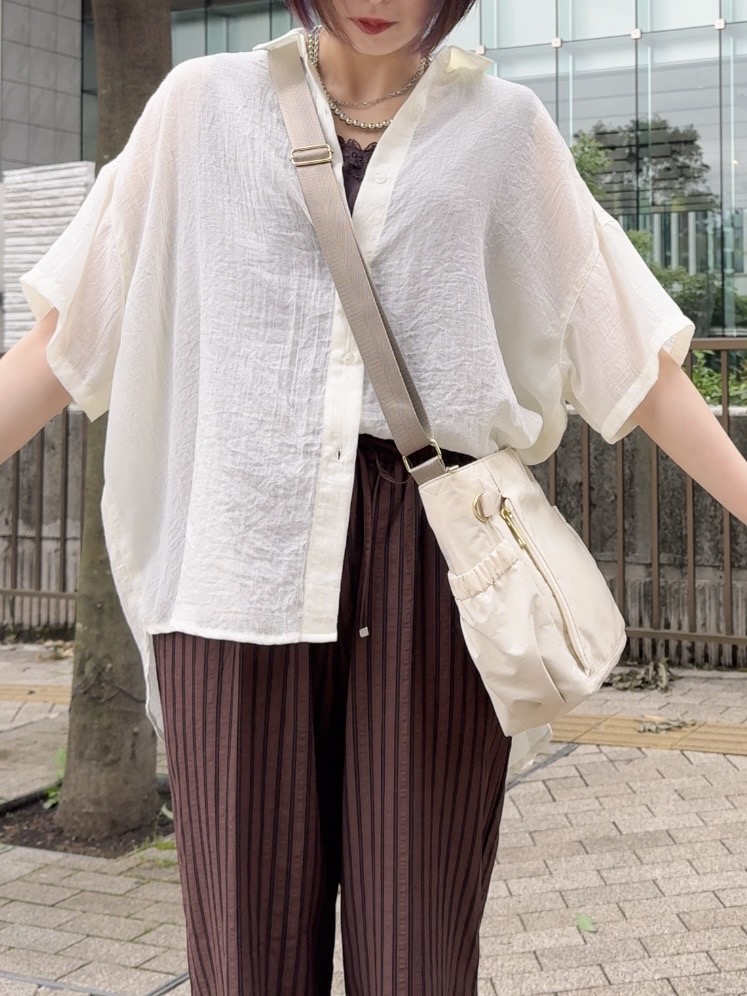 𝐜𝐡𝐢𝐤𝐚さんの「SHOO･LA･RUE｜ヒップがすっぽり隠れる やわらか5分袖シアーシャツ」を使ったコーディネート