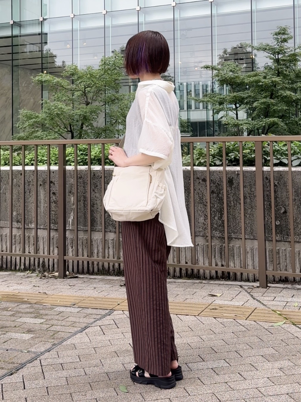 𝐜𝐡𝐢𝐤𝐚さんの「SHOO･LA･RUE｜ヒップがすっぽり隠れる やわらか5分袖シアーシャツ」を使ったコーディネート