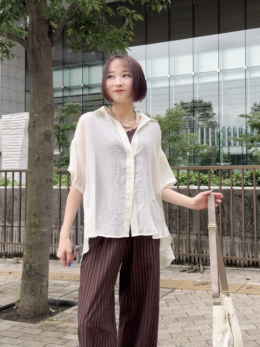 𝐜𝐡𝐢𝐤𝐚さんの「SHOO･LA･RUE｜ヒップがすっぽり隠れる やわらか5分袖シアーシャツ」を使ったコーディネート