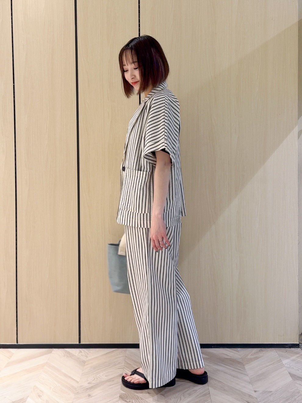 𝐜𝐡𝐢𝐤𝐚さんの「SHOO･LA･RUE｜【ひんやり/吸水速乾/セットアップ可】羽織るだけで主役になる サッカーストライプシャツジャケット」を使ったコーディネート