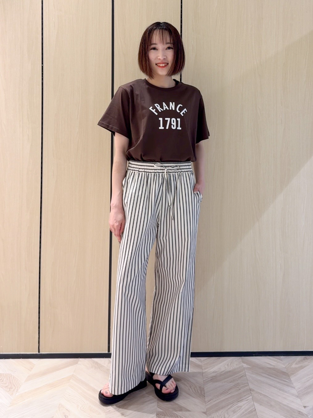 𝐜𝐡𝐢𝐤𝐚さんの「SHOO･LA･RUE｜【ひんやり/吸水速乾/セットアップ可】羽織るだけで主役になる サッカーストライプシャツジャケット」を使ったコーディネート