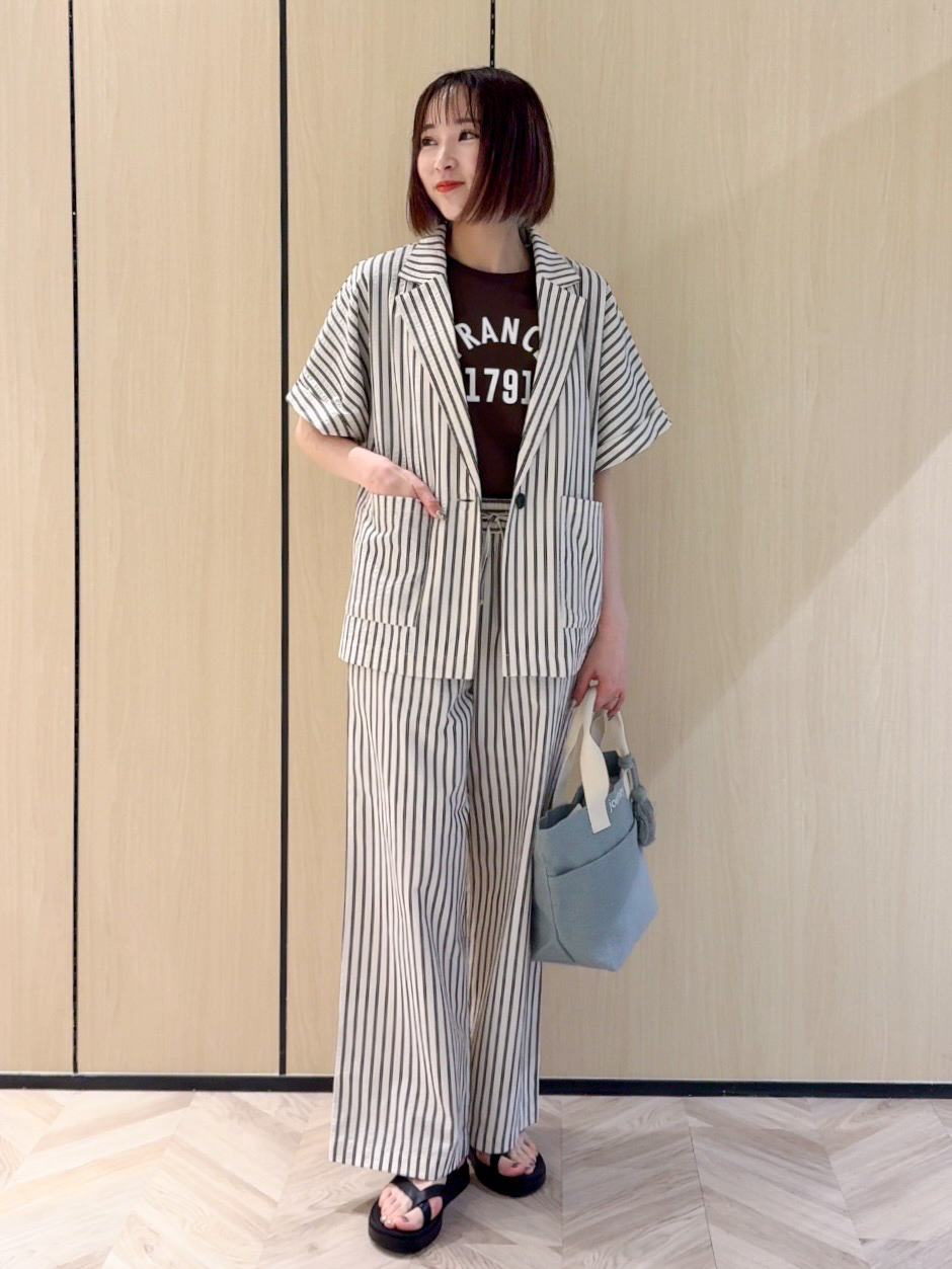 𝐜𝐡𝐢𝐤𝐚さんの「SHOO･LA･RUE｜【ひんやり/吸水速乾/セットアップ可】羽織るだけで主役になる サッカーストライプシャツジャケット」を使ったコーディネート