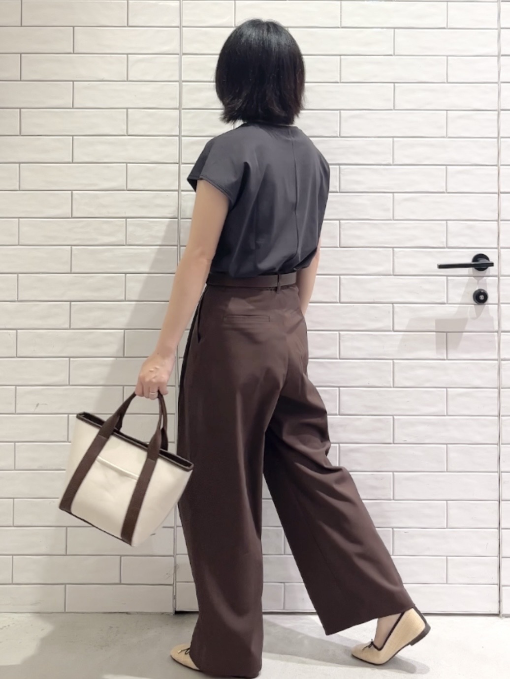 しおりさんの「OPAQUE.CLIP｜ロゴフレンチスリーブカットソー【洗濯機OK】」を使ったコーディネート