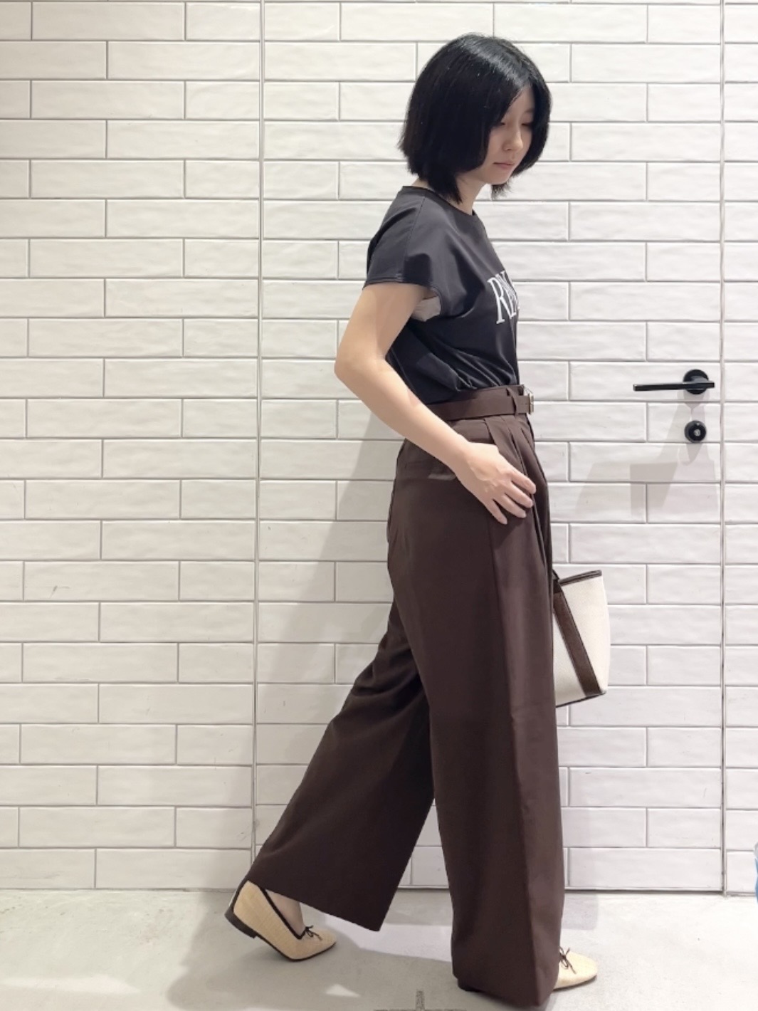 しおりさんの「OPAQUE.CLIP｜ロゴフレンチスリーブカットソー【洗濯機OK】」を使ったコーディネート