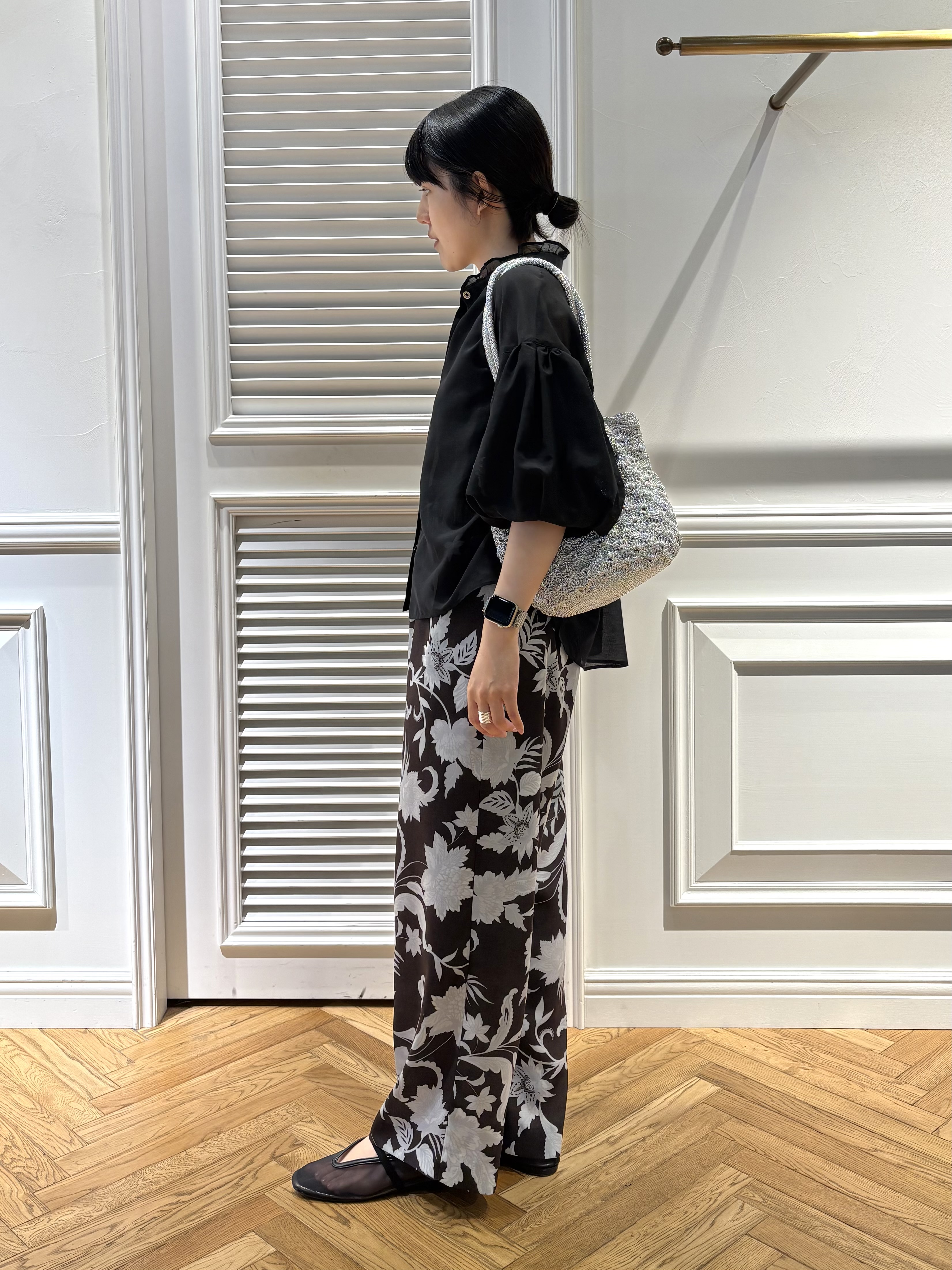 cocoさんの「DRESSTERIOR｜【1枚で着映え/ウォッシャブル】スタンドフリルボリュームスリーブブラウス」を使ったコーディネート