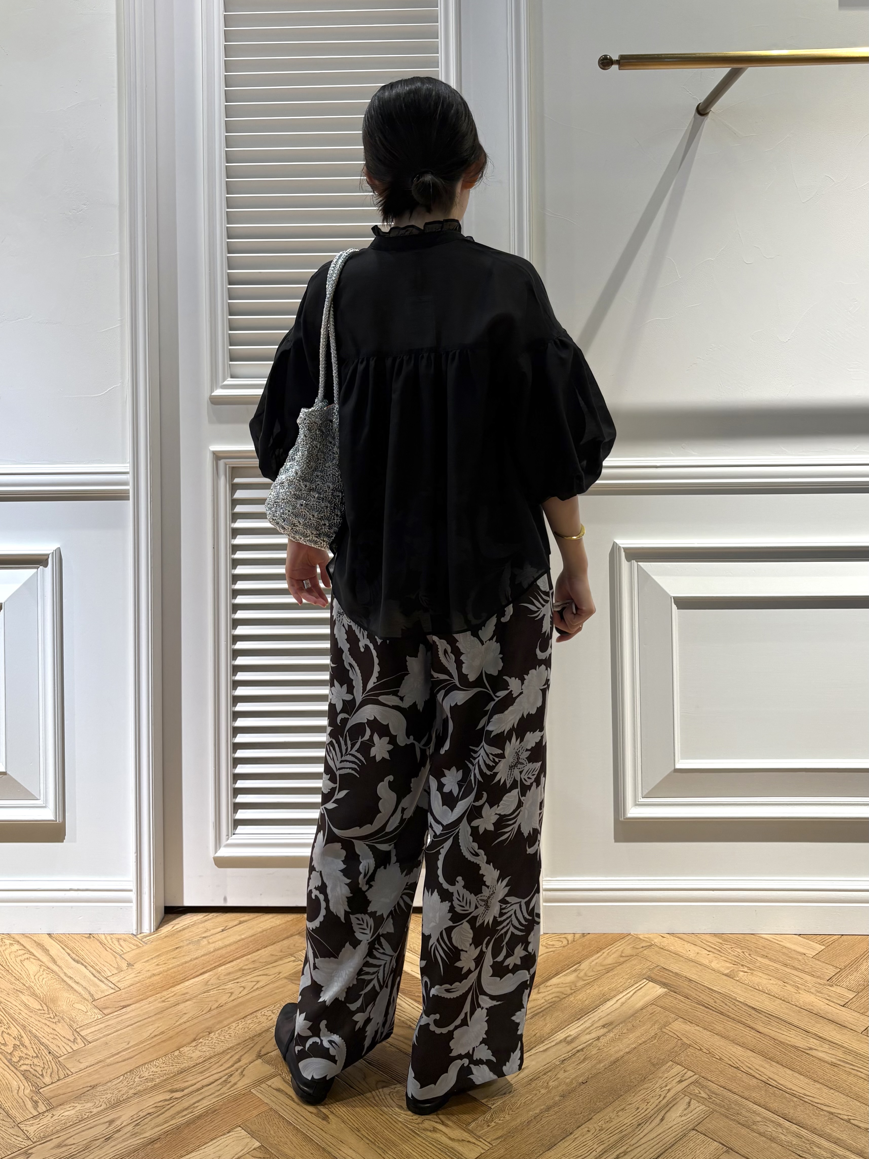 cocoさんの「DRESSTERIOR｜【1枚で着映え/ウォッシャブル】スタンドフリルボリュームスリーブブラウス」を使ったコーディネート