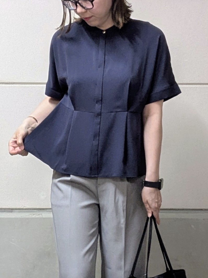 miyuさんの「SHOO･LA･RUE｜【ひんやり/UV/通勤】洗濯後しわになりにくい インしない ウエストタックペプラムブラウス」を使ったコーディネート
