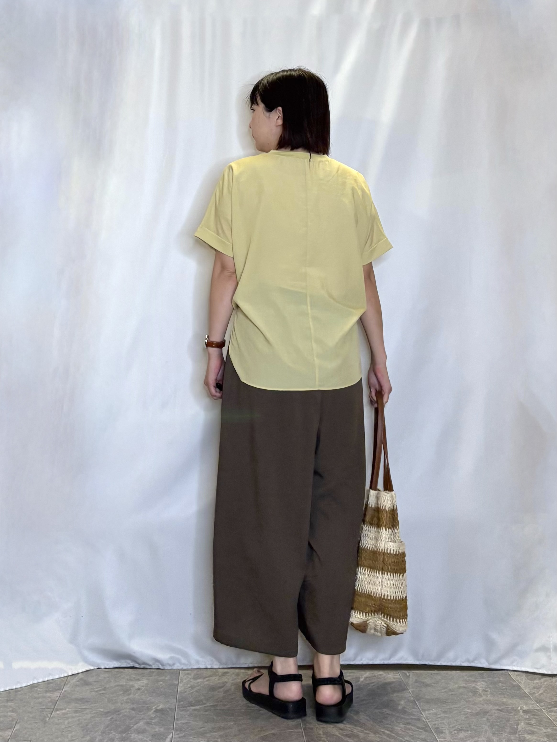 ネリさんの「SHOO･LA･RUE｜【着丈選べる/ひんやり/体型カバー】洗濯後しわになりにくい さらさらドルマンブラウス」を使ったコーディネート
