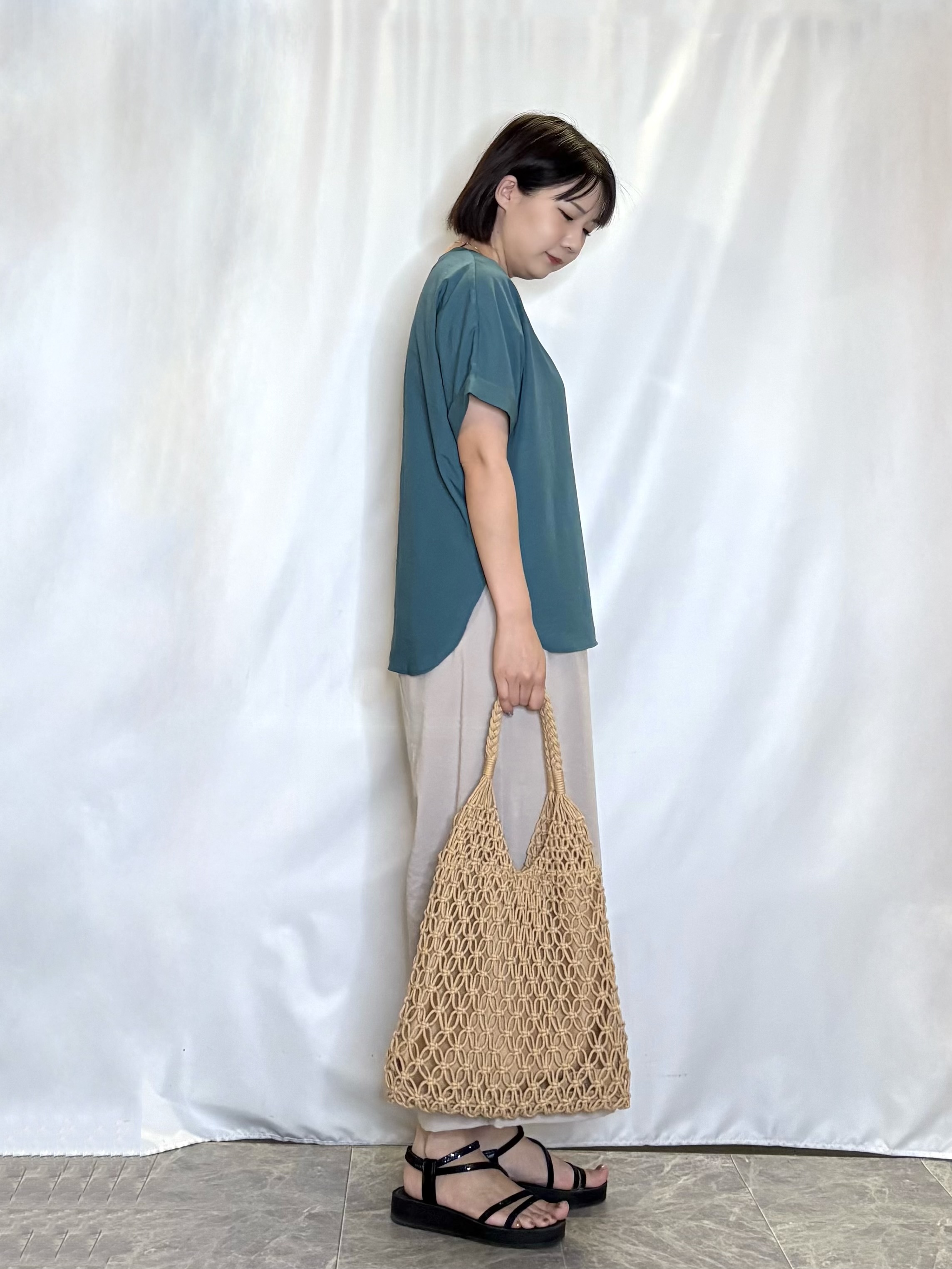 ネリさんの「SHOO･LA･RUE｜【ひんやり/着丈選べる/体型カバー】洗濯後しわになりにくい さらさらドルマンブラウス」を使ったコーディネート