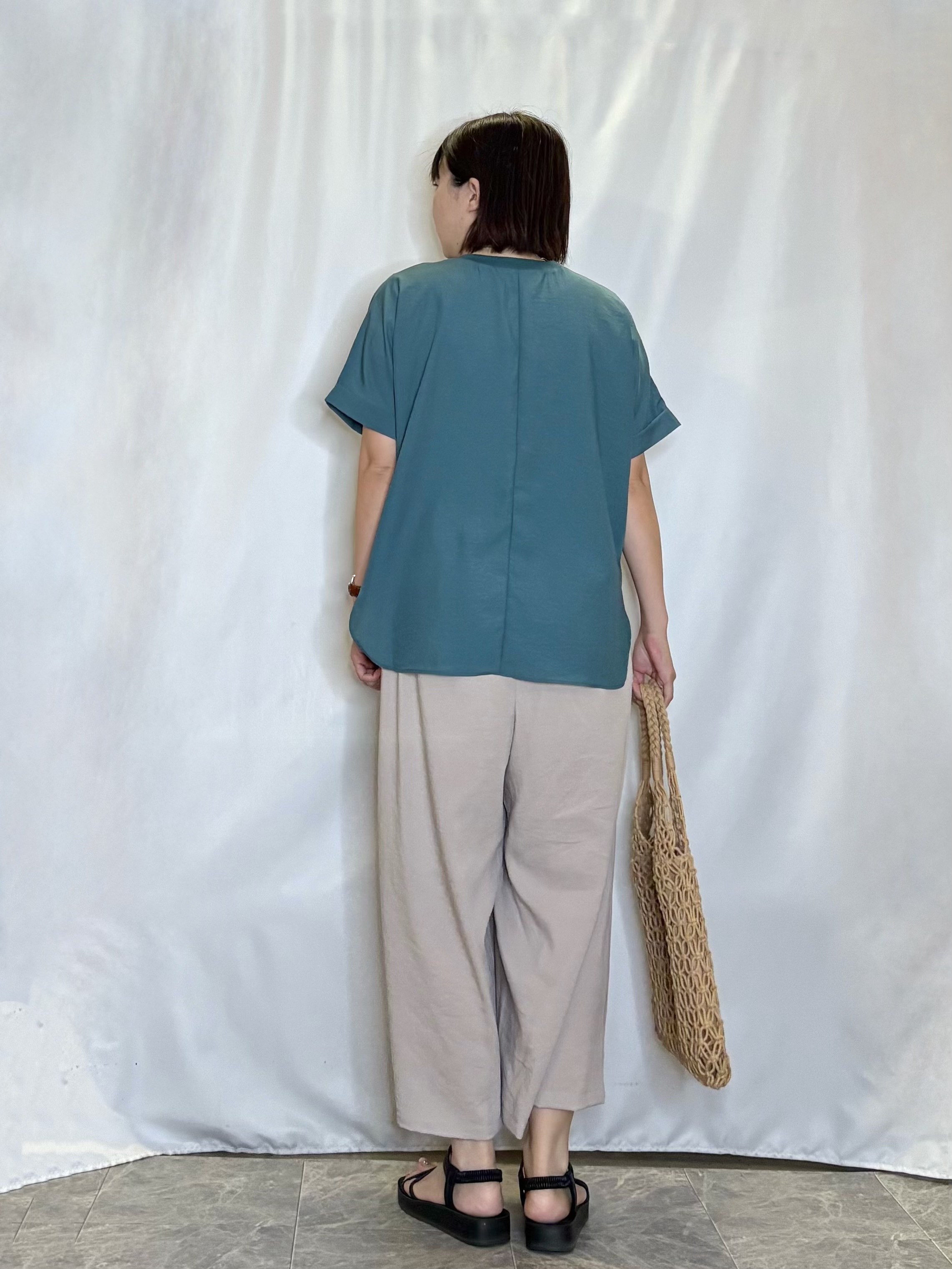 ネリさんの「SHOO･LA･RUE｜【ひんやり/着丈選べる/体型カバー】洗濯後しわになりにくい さらさらドルマンブラウス」を使ったコーディネート