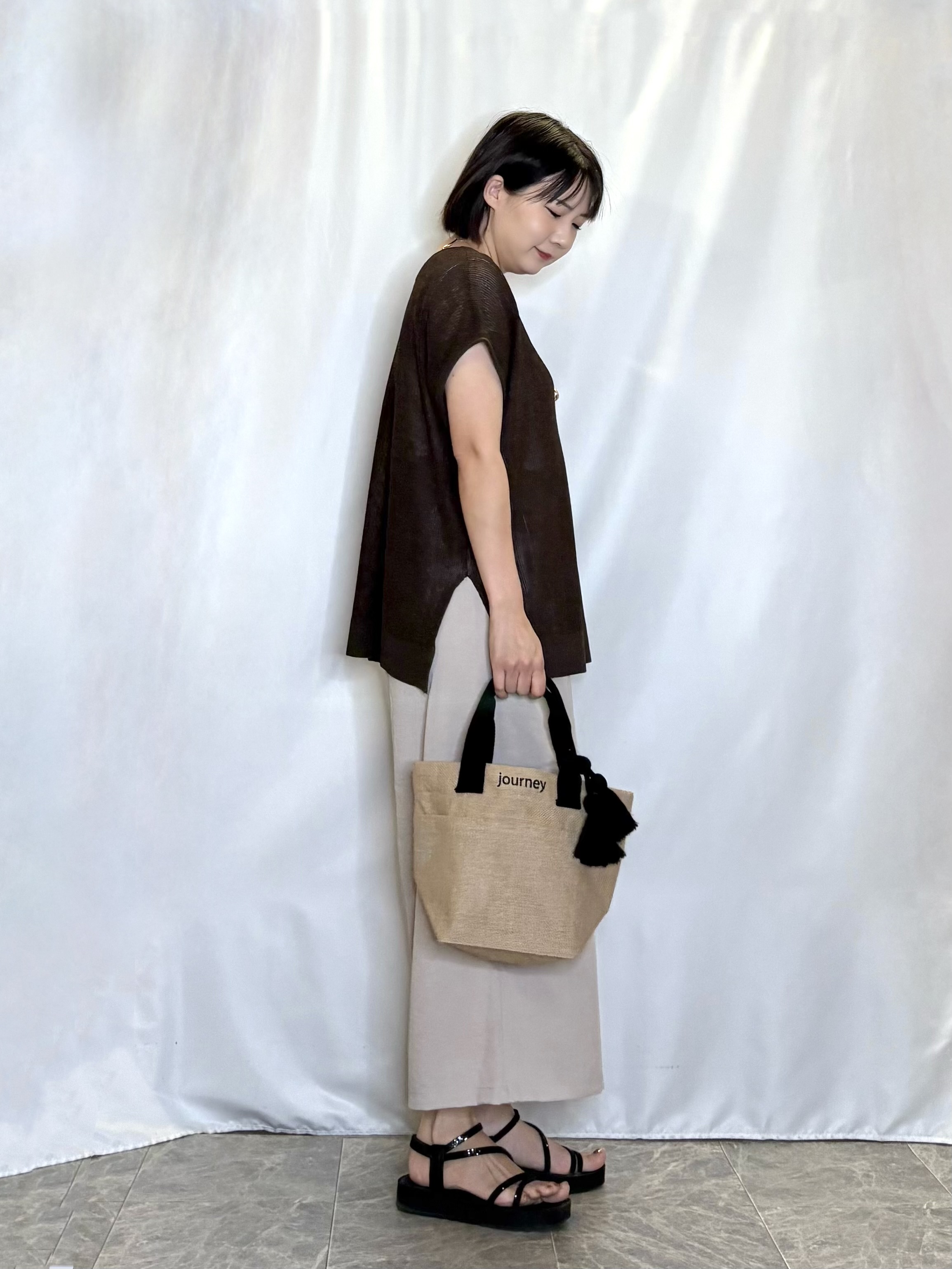 ネリさんの「SHOO･LA･RUE｜【2点セット/前後2WAY/洗濯機可/S-LL】体型カバーも叶う ラメ畦ニット+タンクトップ」を使ったコーディネート