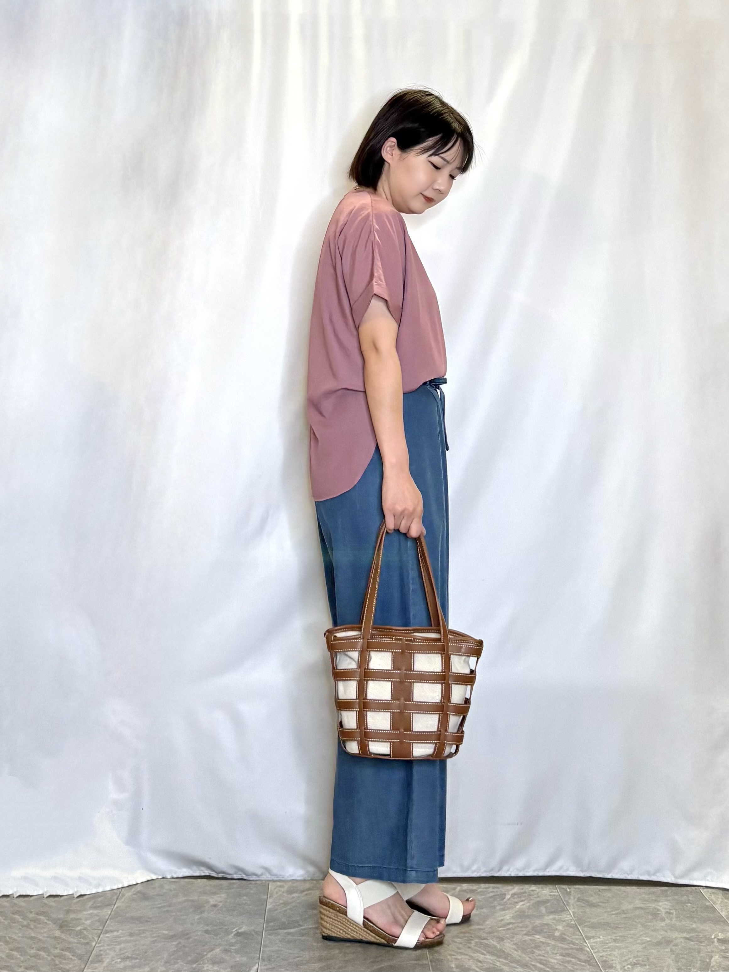 ネリさんの「SHOO･LA･RUE｜【ひんやり/着丈選べる/体型カバー】洗濯後しわになりにくい さらさらドルマンブラウス」を使ったコーディネート