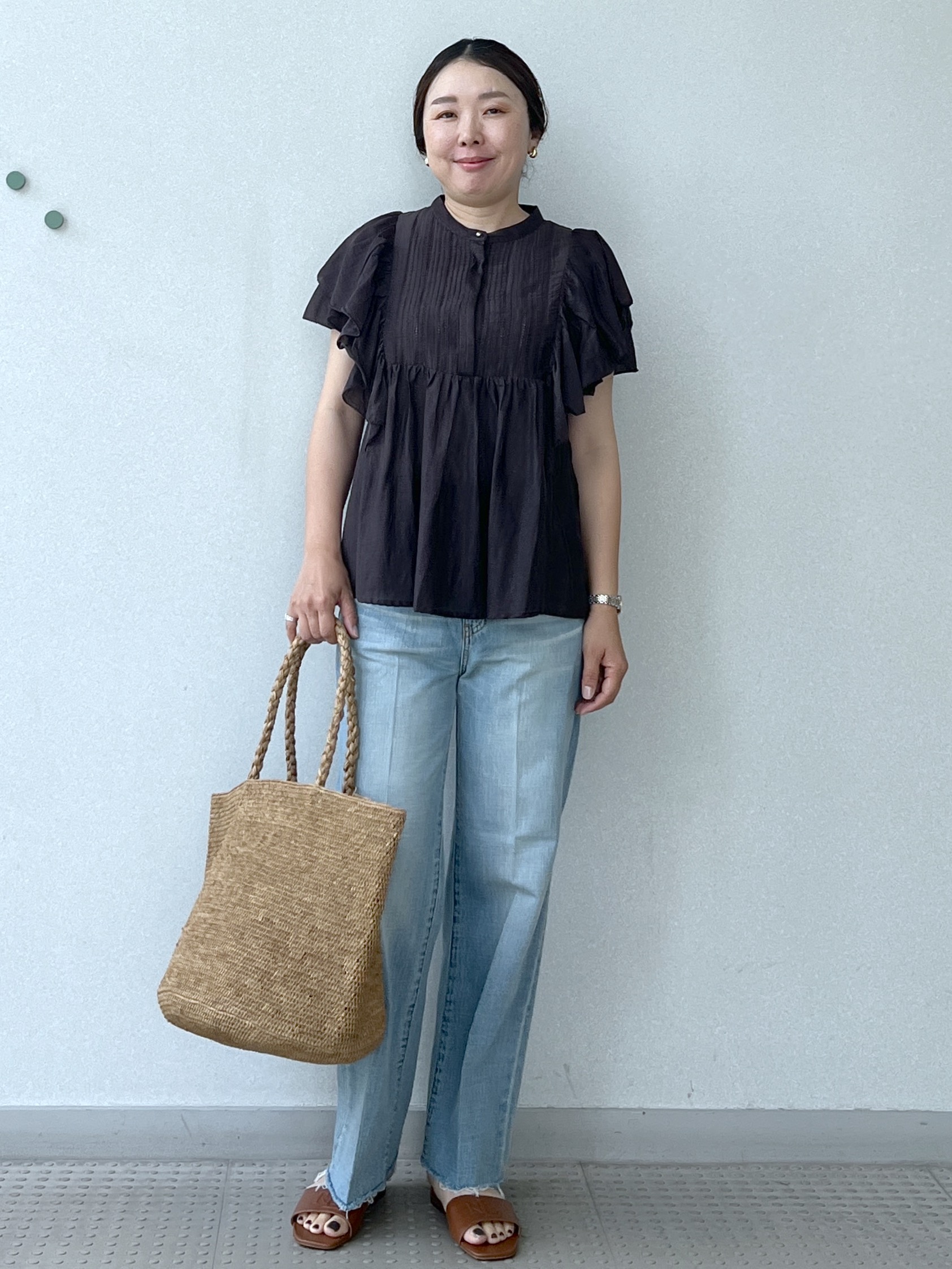 Soeさんの「DRESSTERIOR｜コットンシルク ラッフルスリーブ ブラウス」を使ったコーディネート