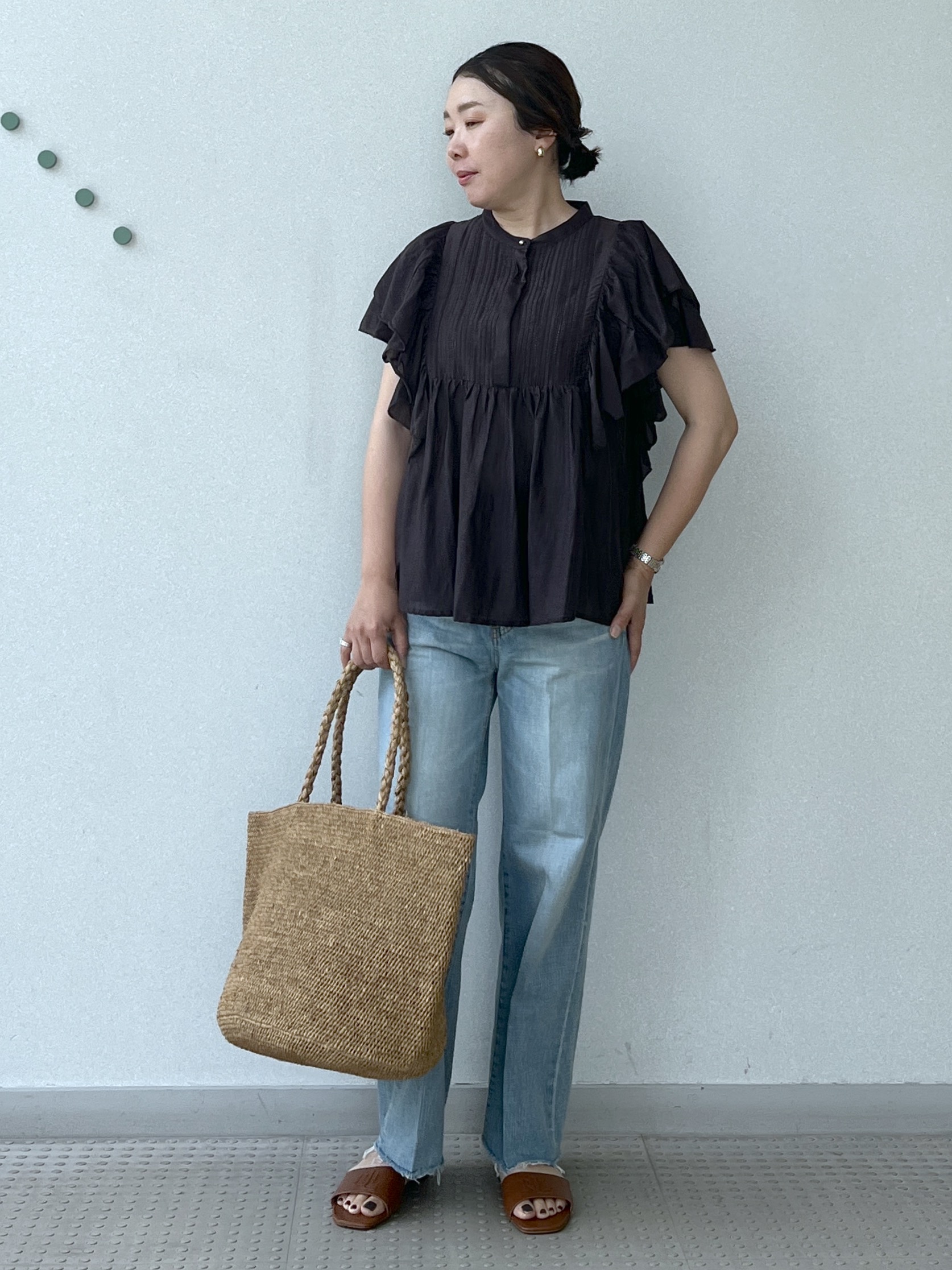 Soeさんの「DRESSTERIOR｜コットンシルク ラッフルスリーブ ブラウス」を使ったコーディネート
