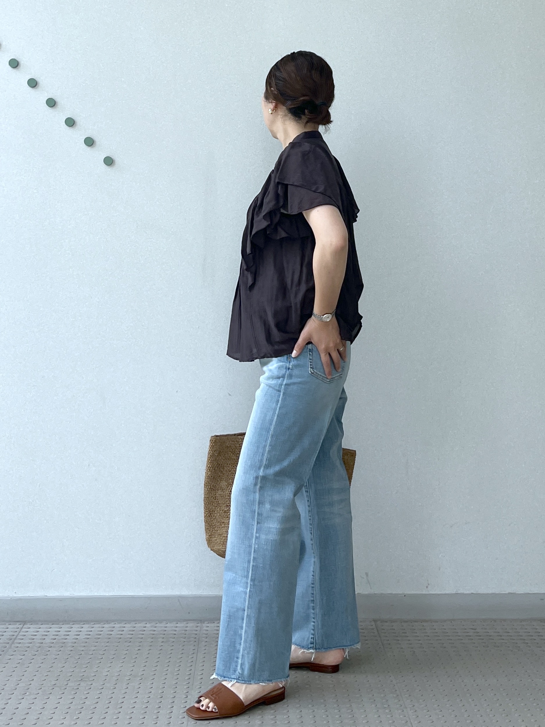 Soeさんの「DRESSTERIOR｜コットンシルク ラッフルスリーブ ブラウス」を使ったコーディネート