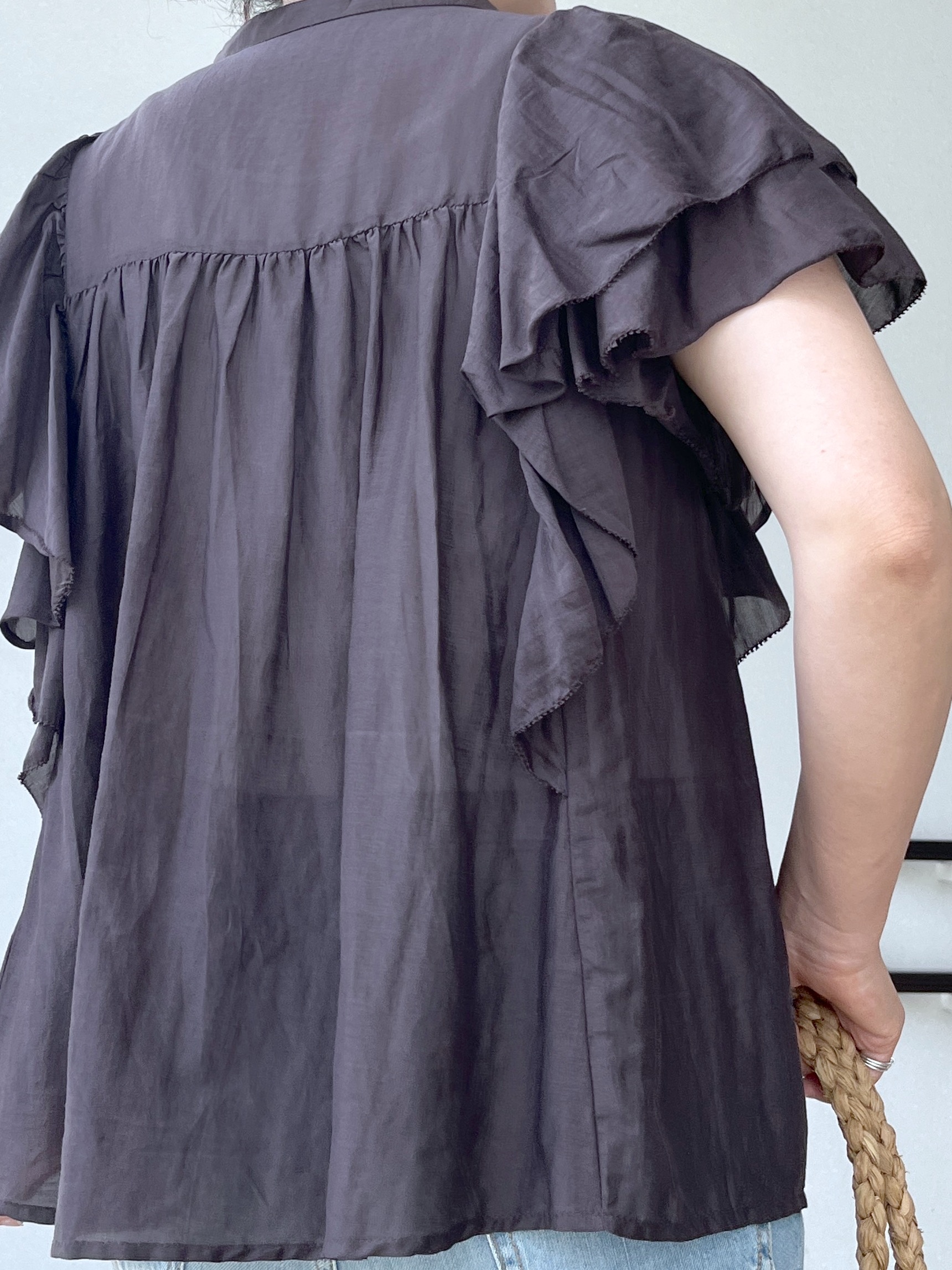 Soeさんの「DRESSTERIOR｜コットンシルク ラッフルスリーブ ブラウス」を使ったコーディネート