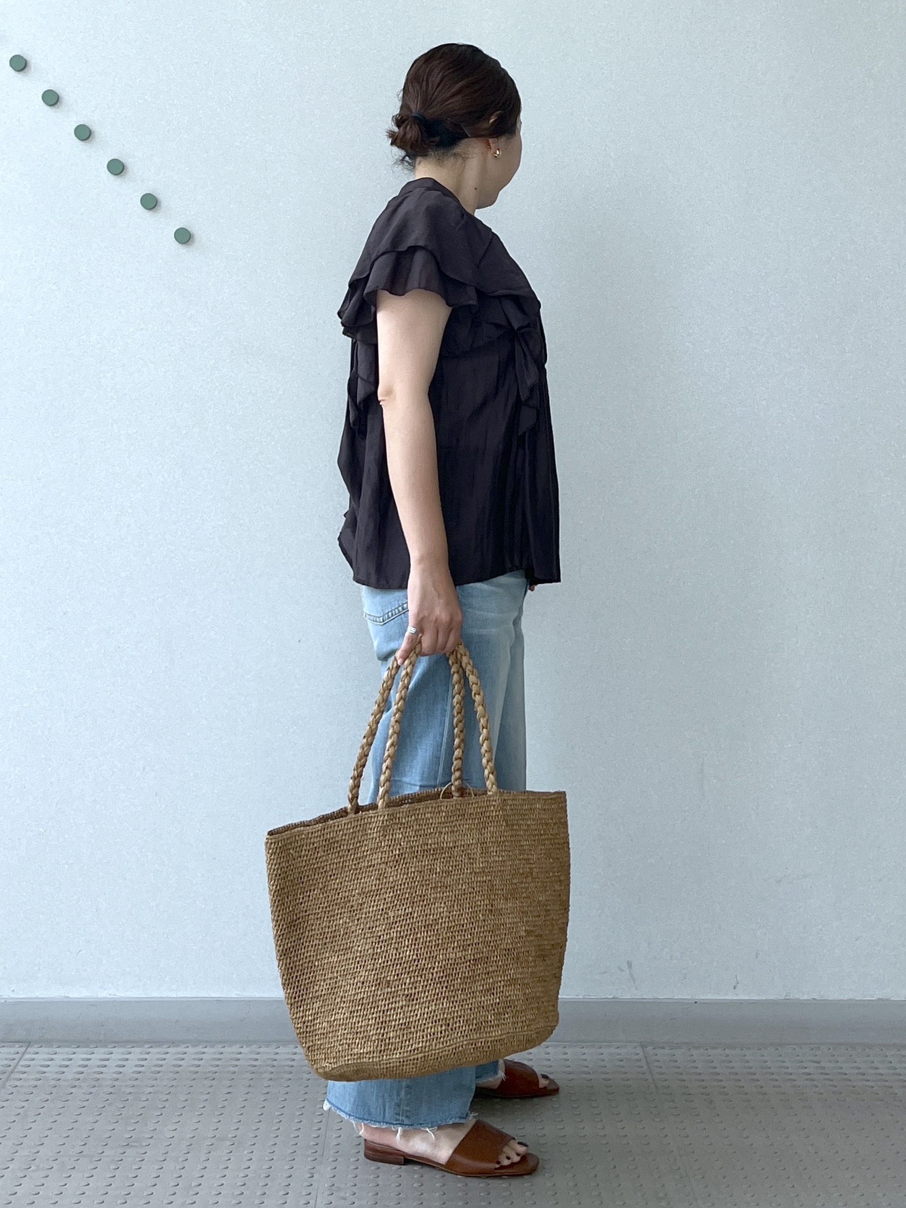 Soeさんの「DRESSTERIOR｜コットンシルク ラッフルスリーブ ブラウス」を使ったコーディネート