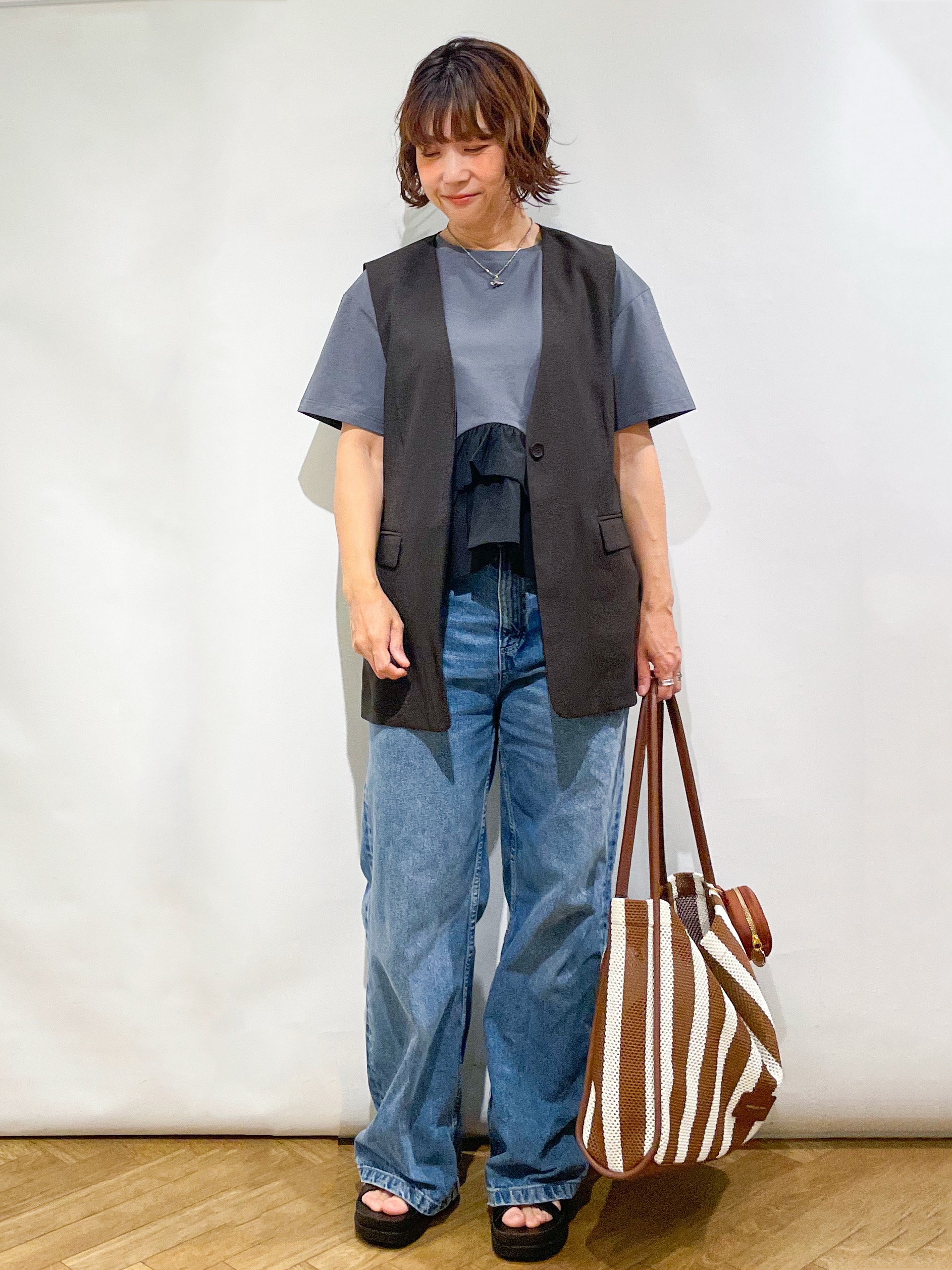 なかさんの「index｜裾フリルドッキングTシャツ【洗濯機OK】」を使ったコーディネート