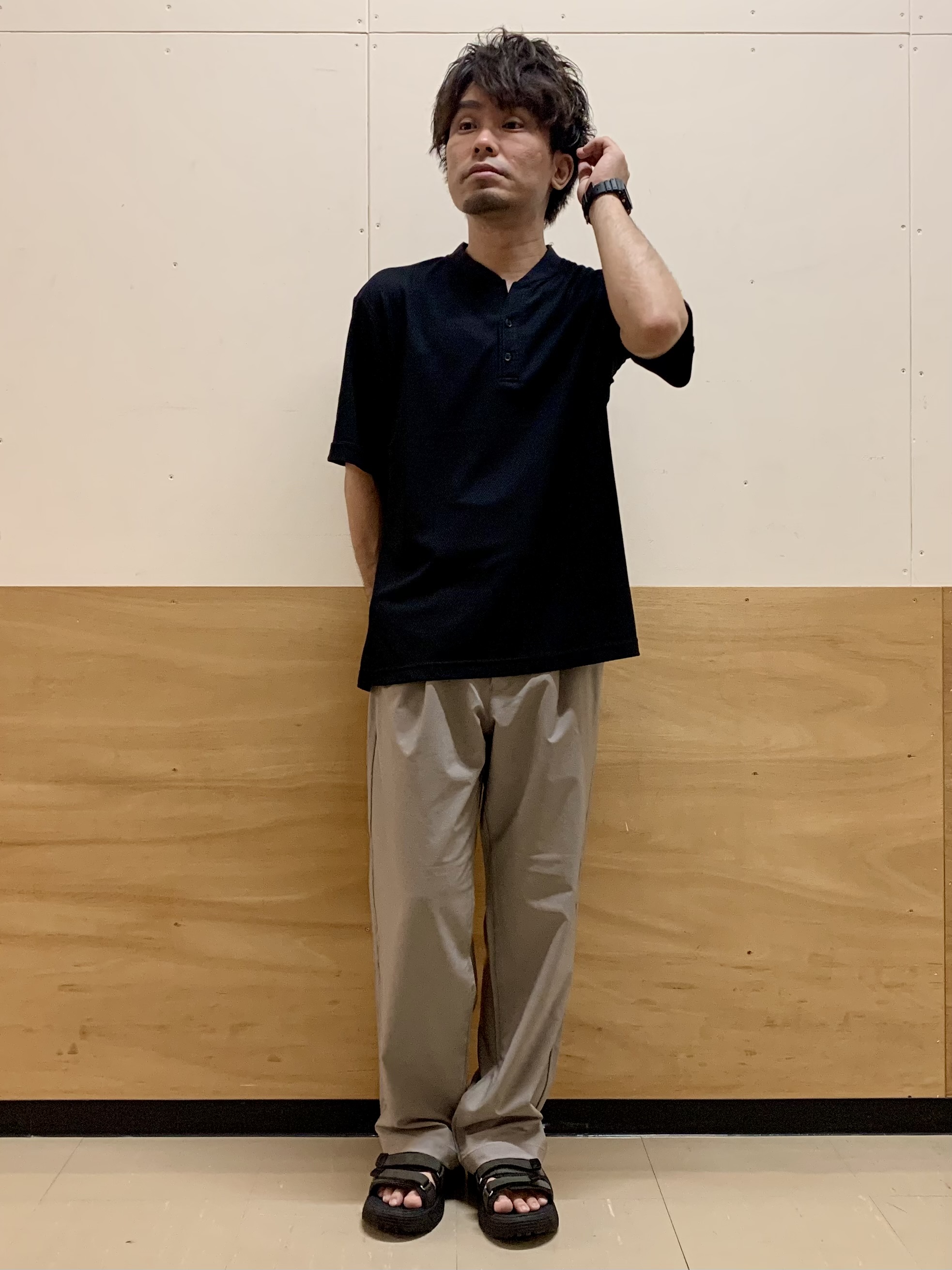 MATUさんの「THE SHOP TK｜【サラッと軽い着心地に。】BO-NO HENLEY TEE/ボーノヘンリーネック Tシャツ　吸水速乾」を使ったコーディネート