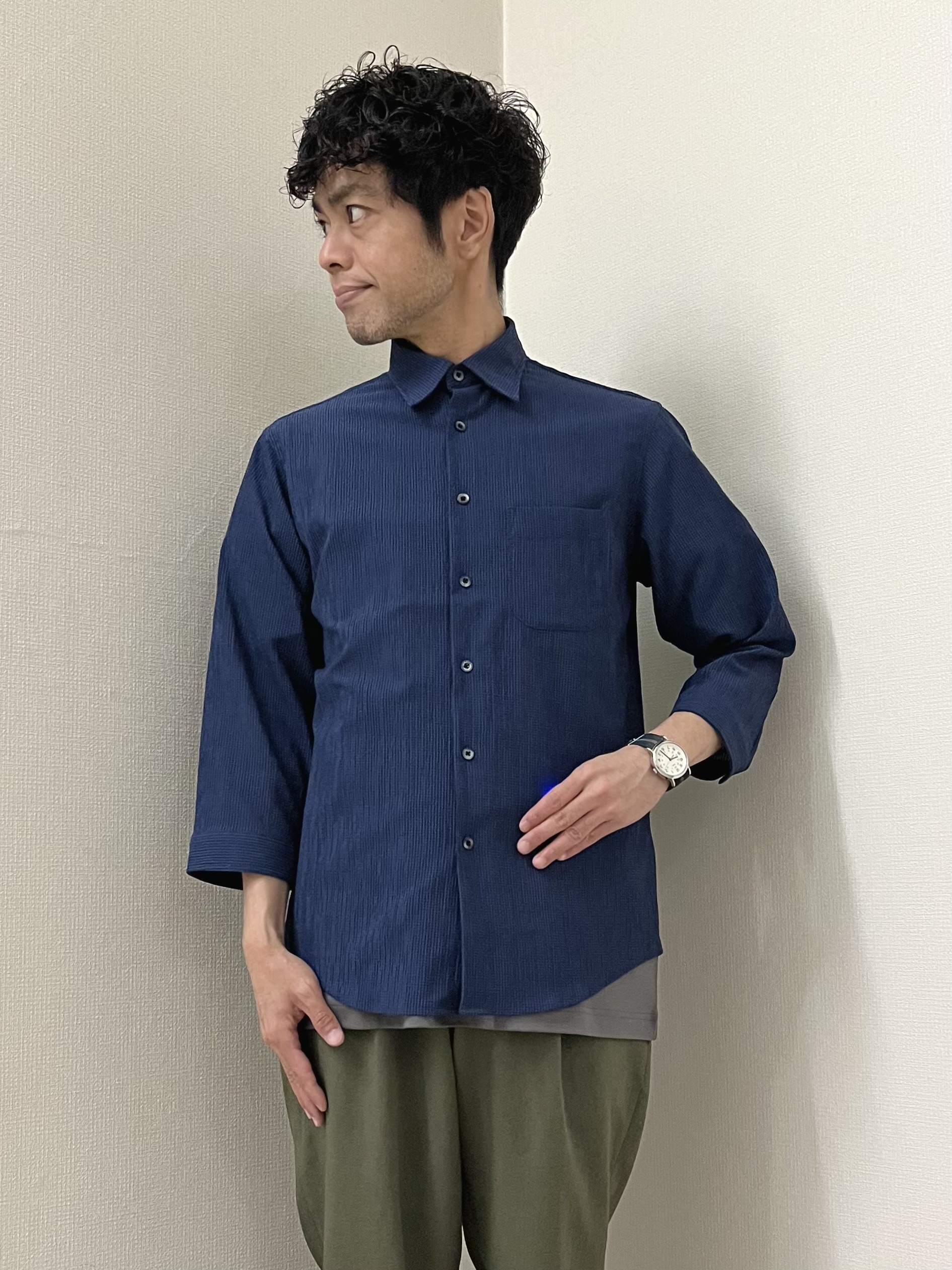 URAさんの「TAKEO KIKUCHI｜【通気性】トリコットサッカー 7分袖シャツ」を使ったコーディネート