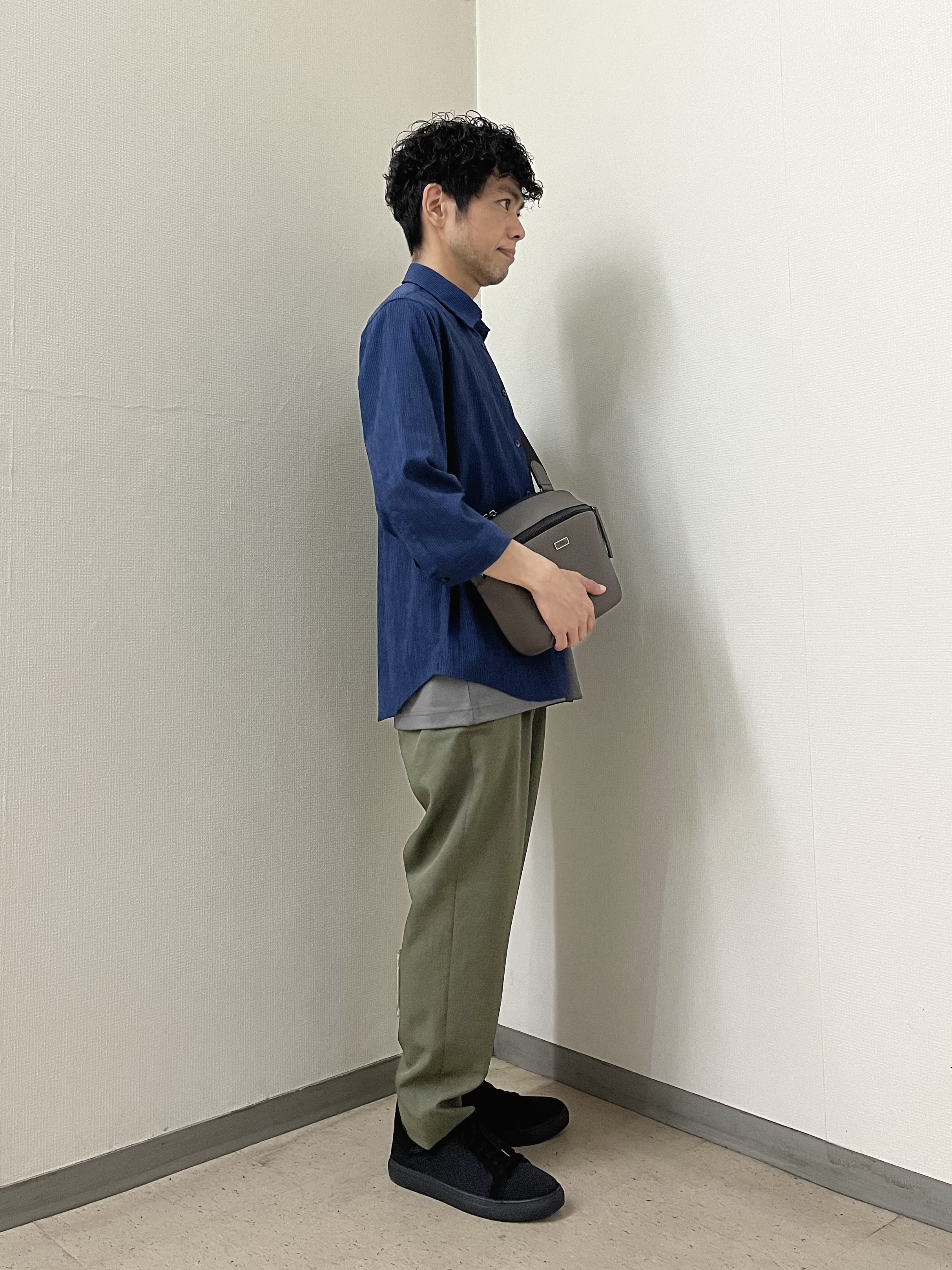 URAさんの「TAKEO KIKUCHI｜【通気性】トリコットサッカー 7分袖シャツ」を使ったコーディネート
