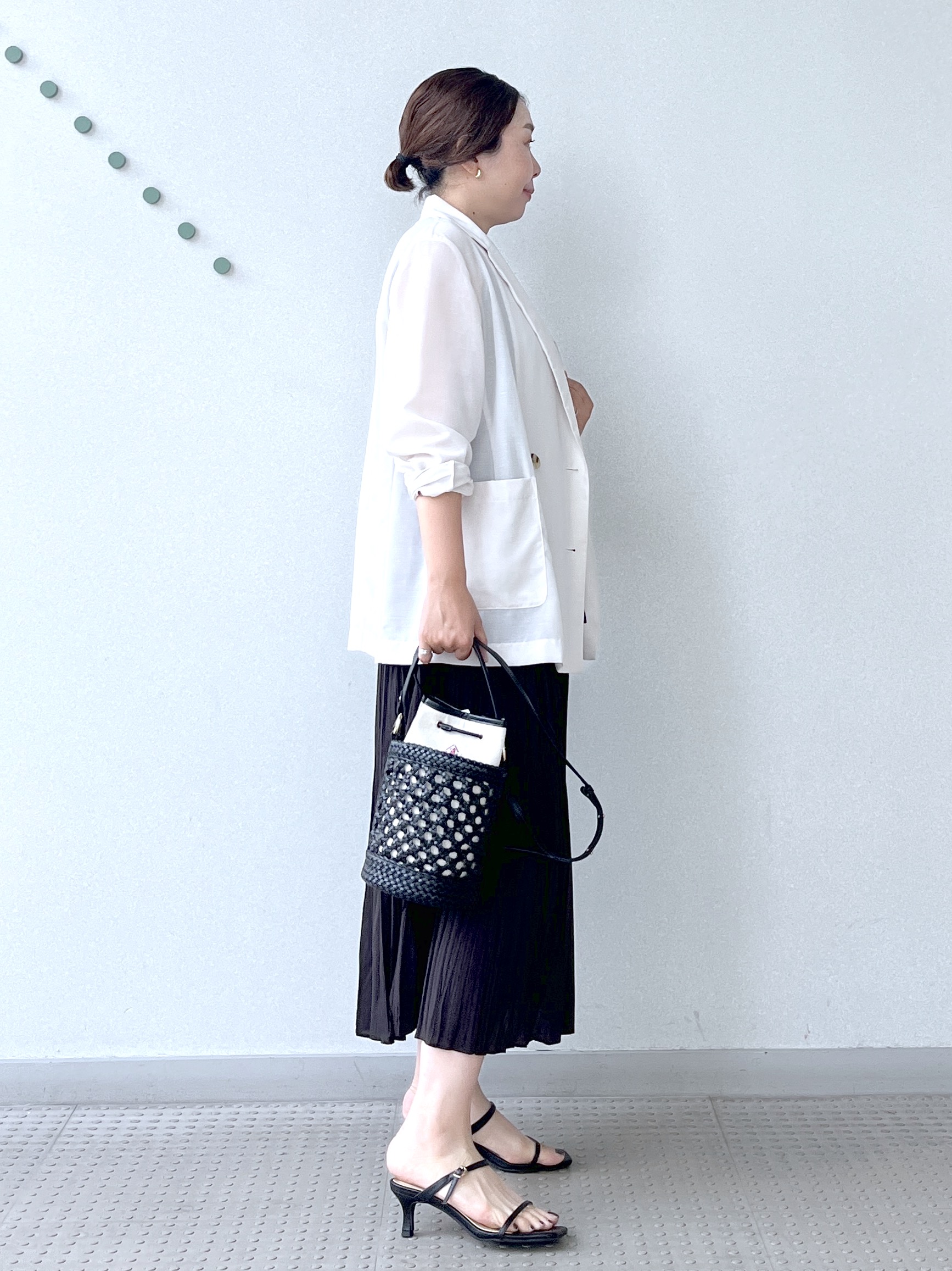 Soeさんの「DRESSTERIOR｜【接触冷感/防シワ機能/ウォッシャブル】クールタッチ リネンブレンドシアージャケット」を使ったコーディネート