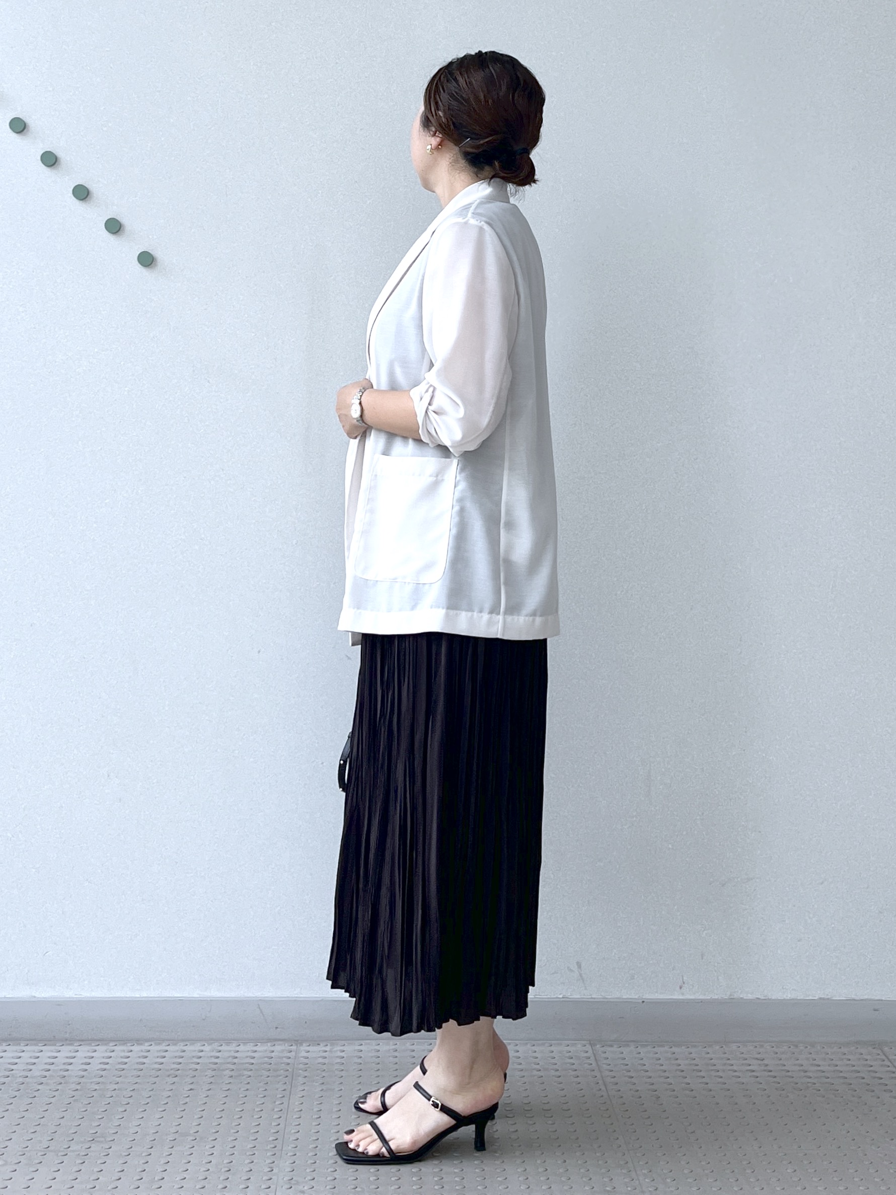 Soeさんの「DRESSTERIOR｜【接触冷感/防シワ機能/ウォッシャブル】クールタッチ リネンブレンドシアージャケット」を使ったコーディネート